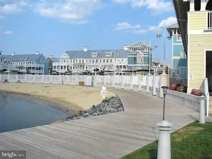 SUNSET ISLAND - Residential