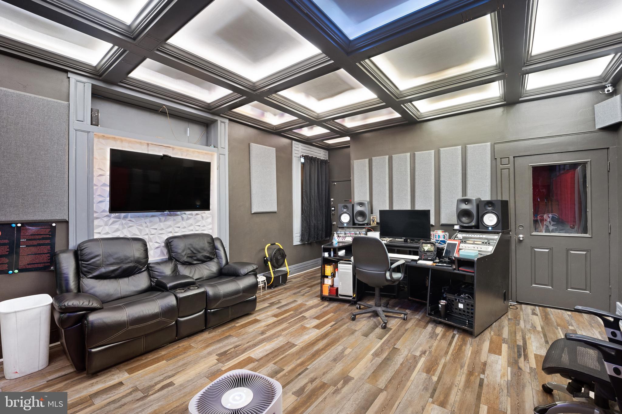 1127 CHESTNUT STREET