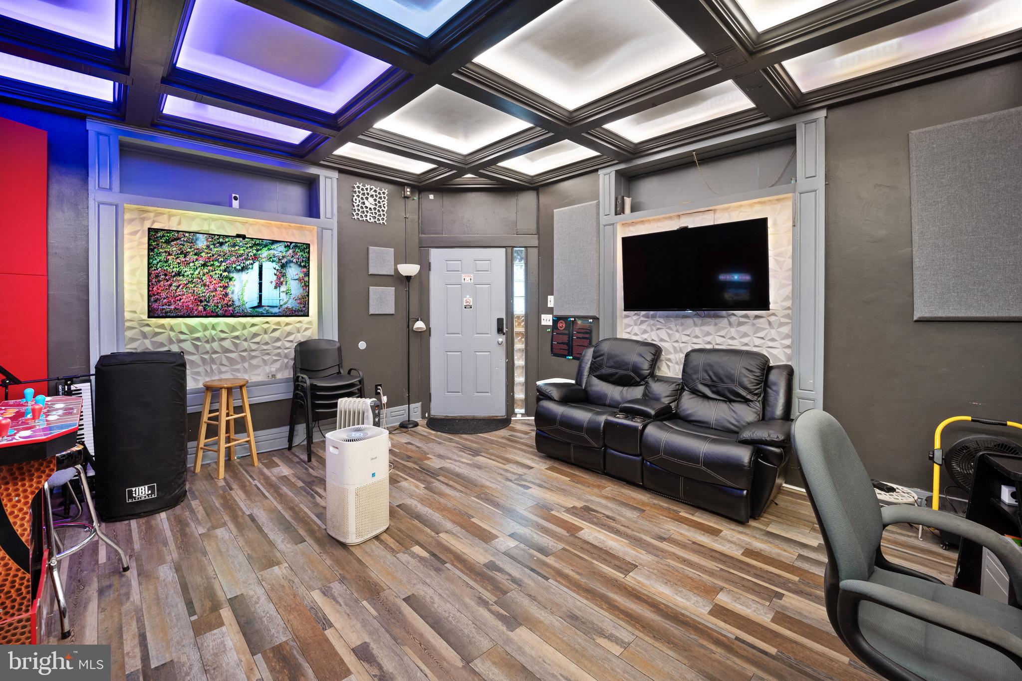 1127 CHESTNUT STREET