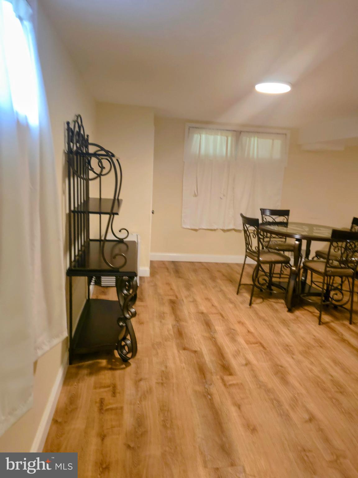 ROSLYN - Residential