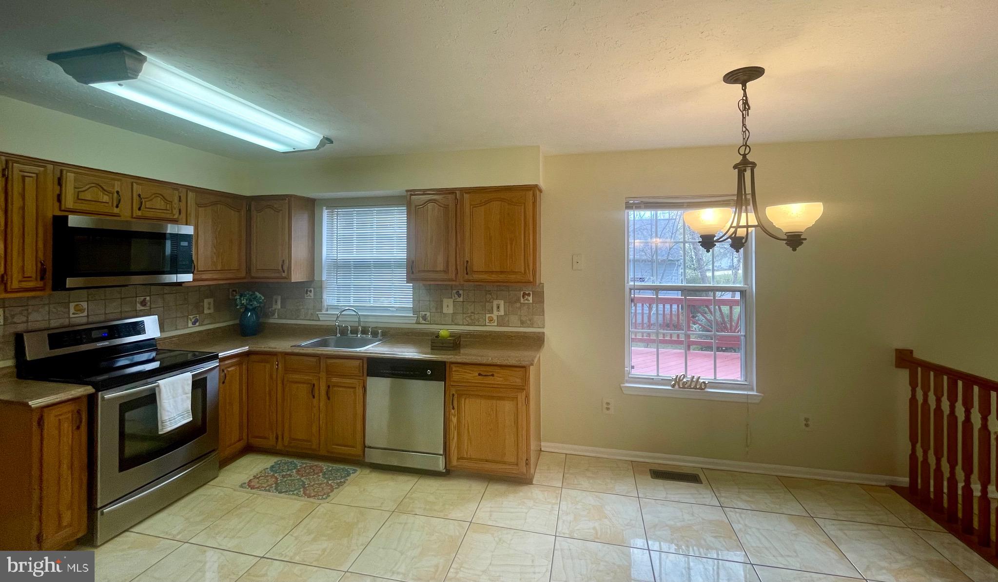 NORTHRIDGE - Residential