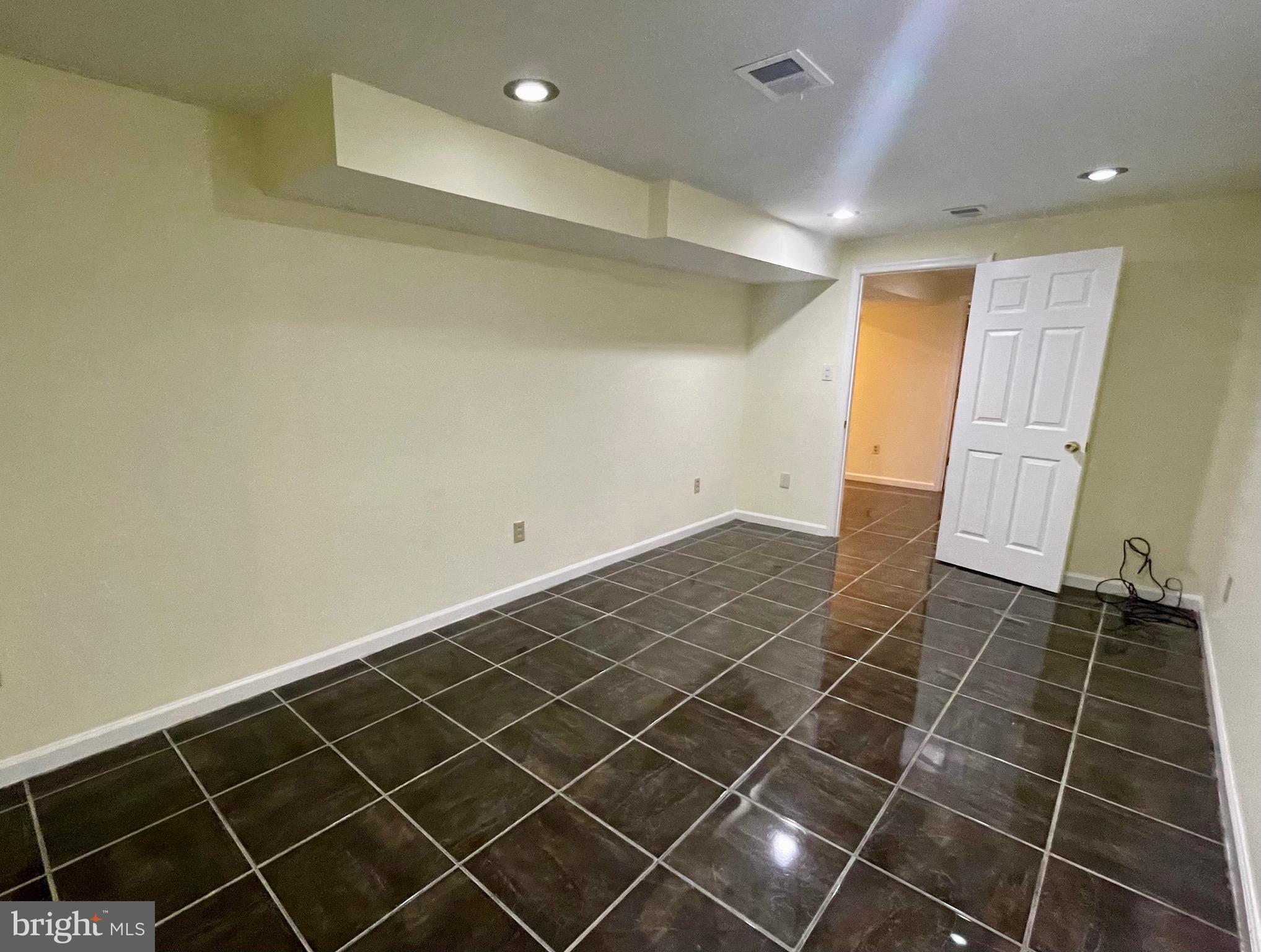 NORTHRIDGE - Residential