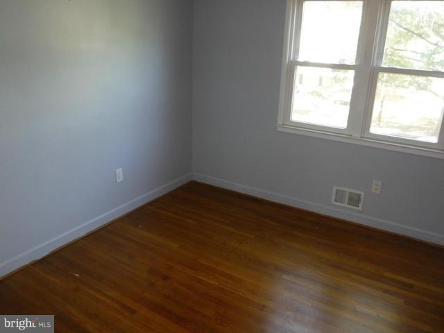 NORTHAMPTON - Residential