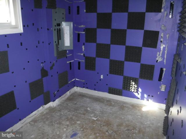 NORTHAMPTON - Residential