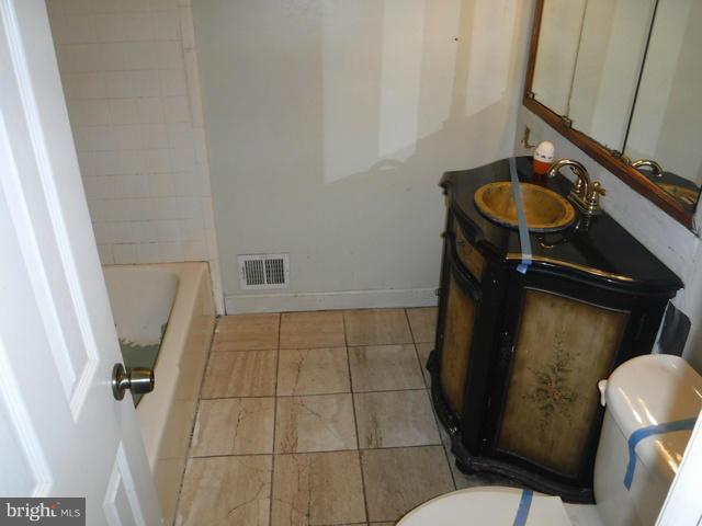 NORTHAMPTON - Residential