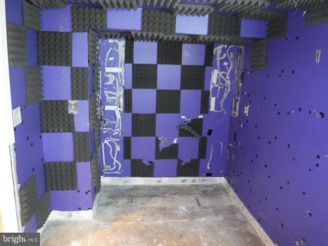 NORTHAMPTON - Residential