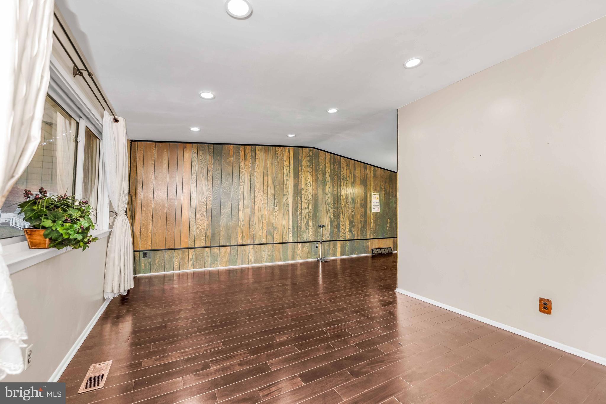 PHILADELPHIA (NORTHEAST) - Residential