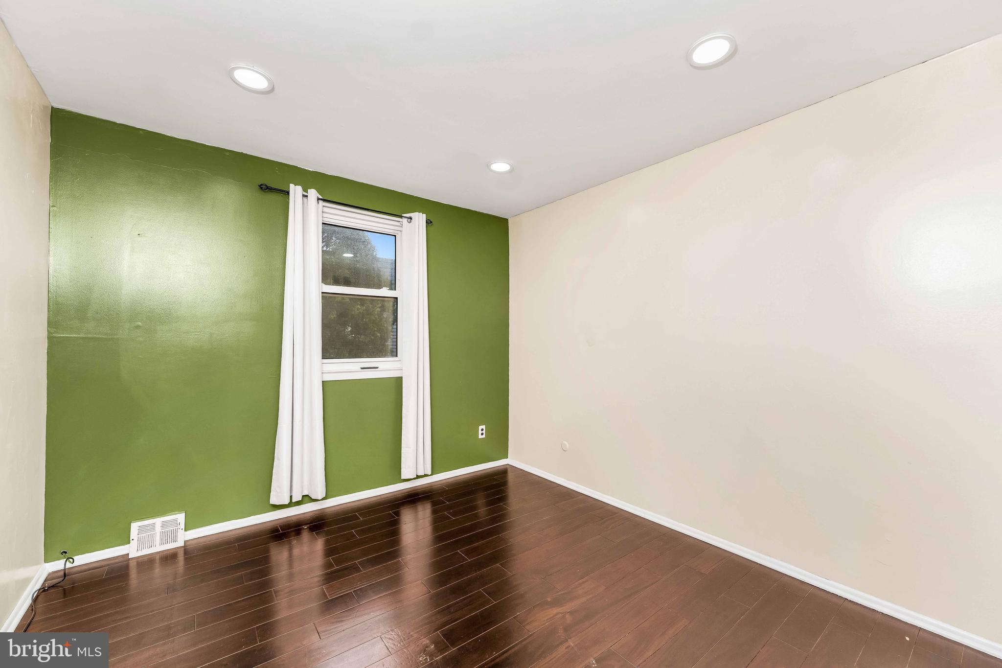 PHILADELPHIA (NORTHEAST) - Residential