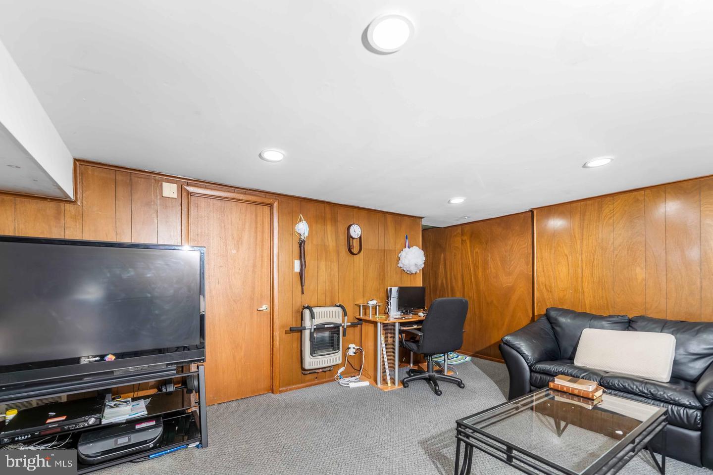 PHILADELPHIA (NORTHEAST) - Residential