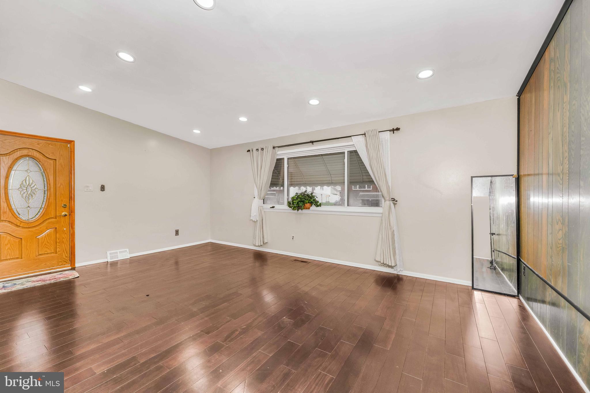 PHILADELPHIA (NORTHEAST) - Residential