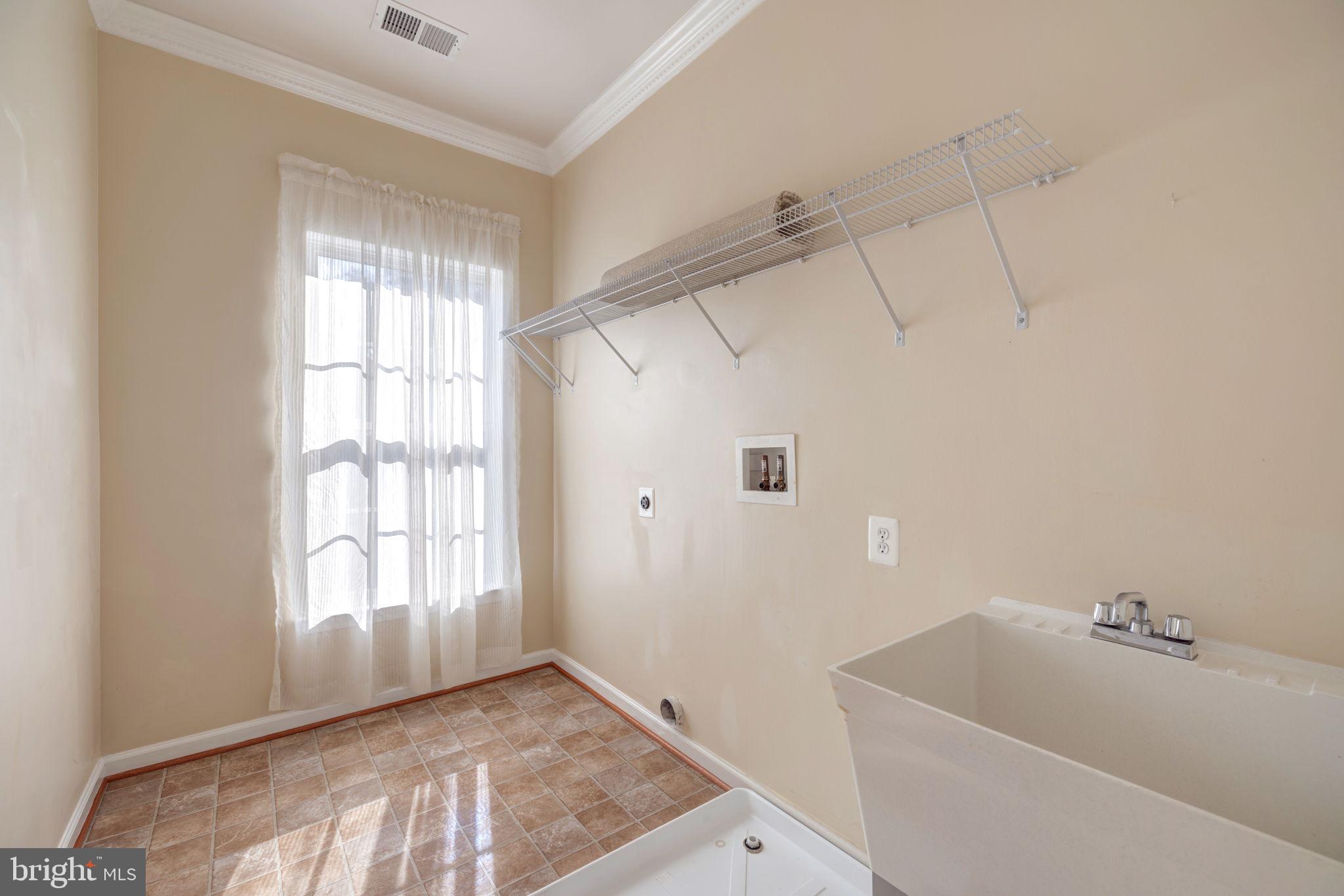 WINDSOR KNOLL - Residential Lease