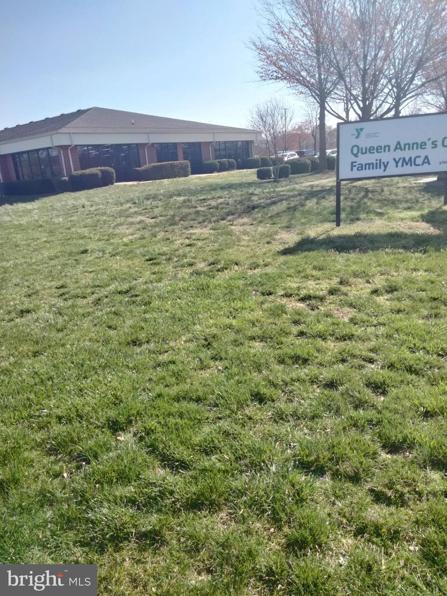 SIGNATURE LOCATION FOR OWNER/USER 10,000 SQUARE FEET TO SUIT YOUR BUSINESS NEEDS!