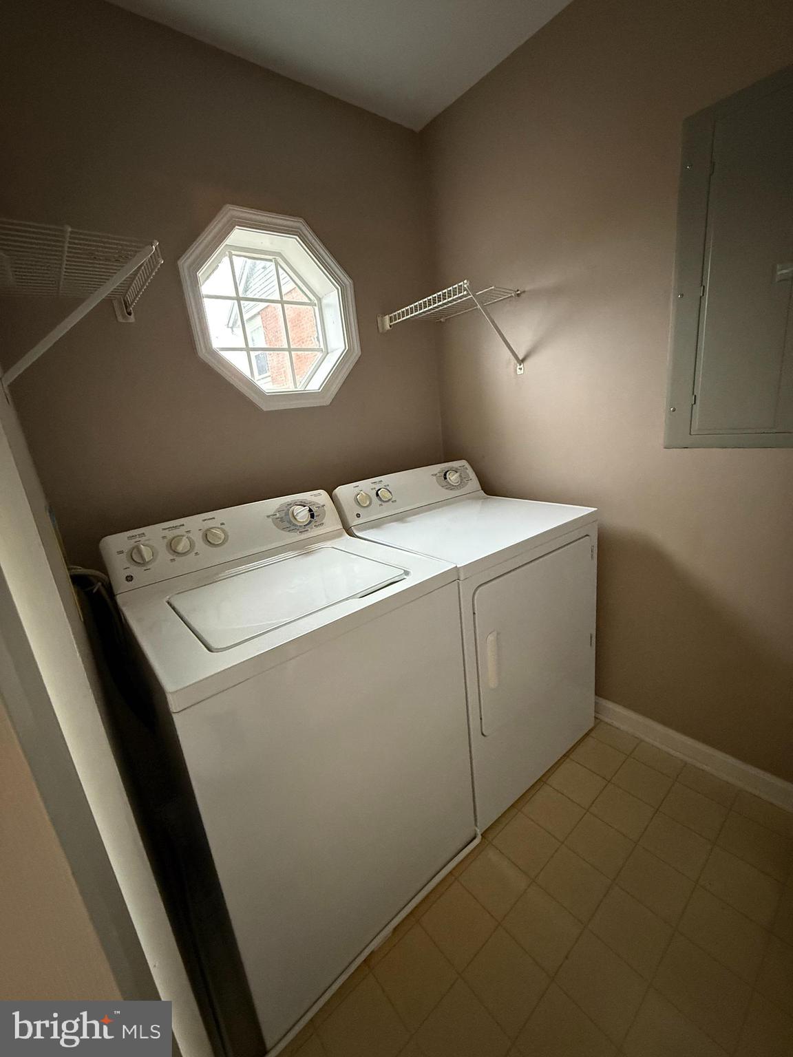 CROMWELL FOUNTAIN - Residential