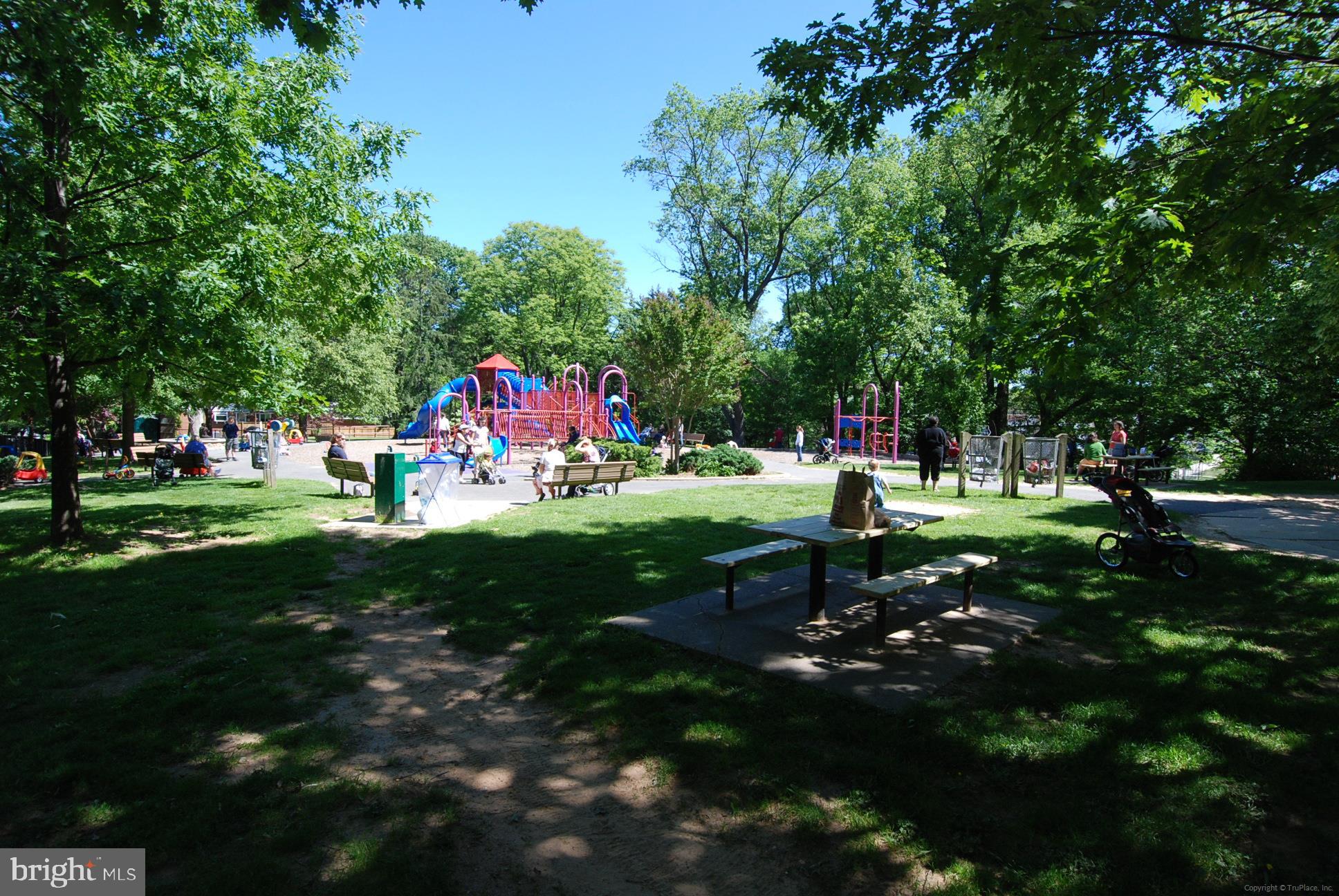 BERKSHIRE OAKWOOD - Residential