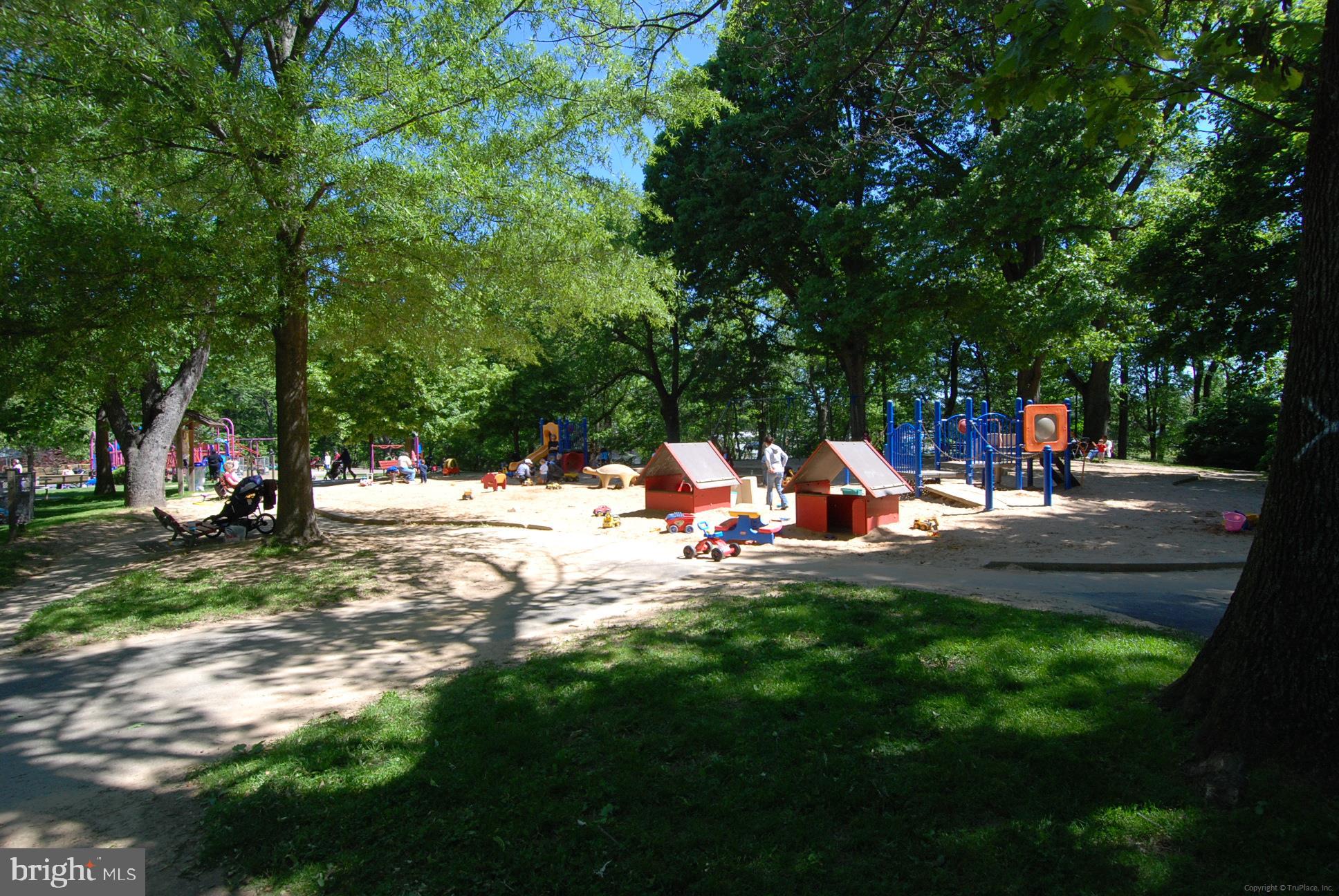 BERKSHIRE OAKWOOD - Residential