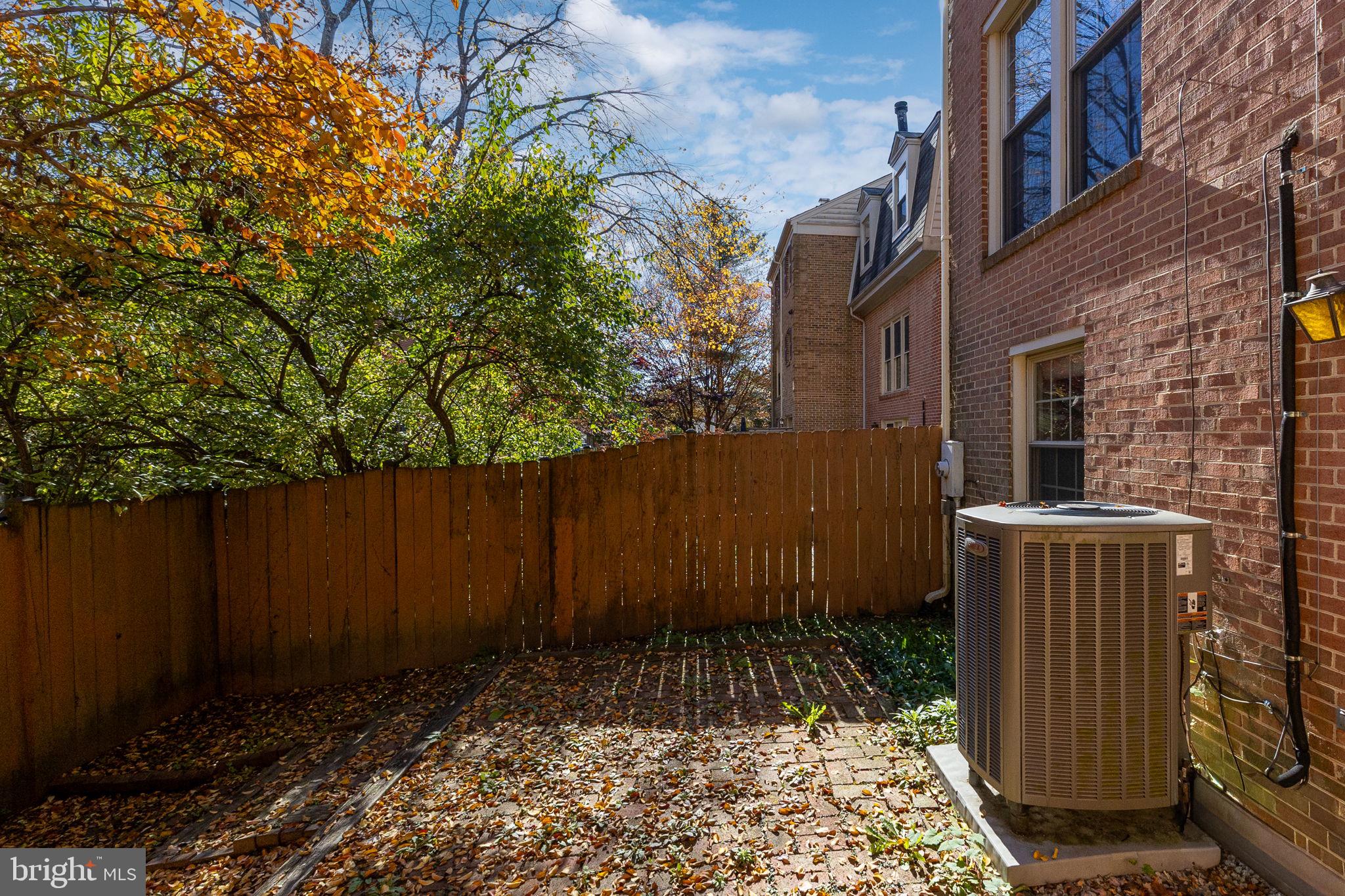 WOODLYNNE COMMUNITY - Residential