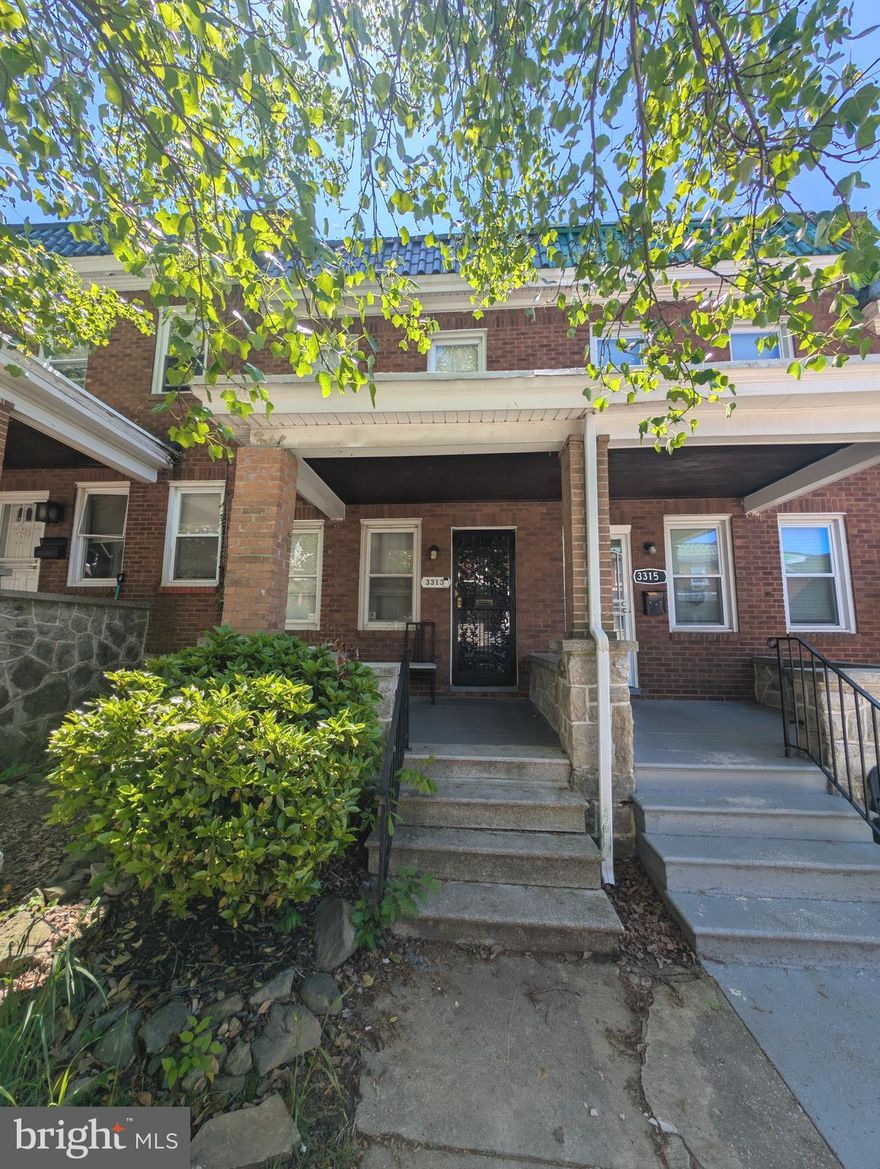Great investment opportunity in Rosemont! Property is currently occupied by 4 tenants paying $640 each. Total monthly rent is $2,560 with long-term tenants in place! Three bed, one full bath, 1920 build with a partially finished basement and updated appliances. Add this one to your portfolio and cashflow immediately.