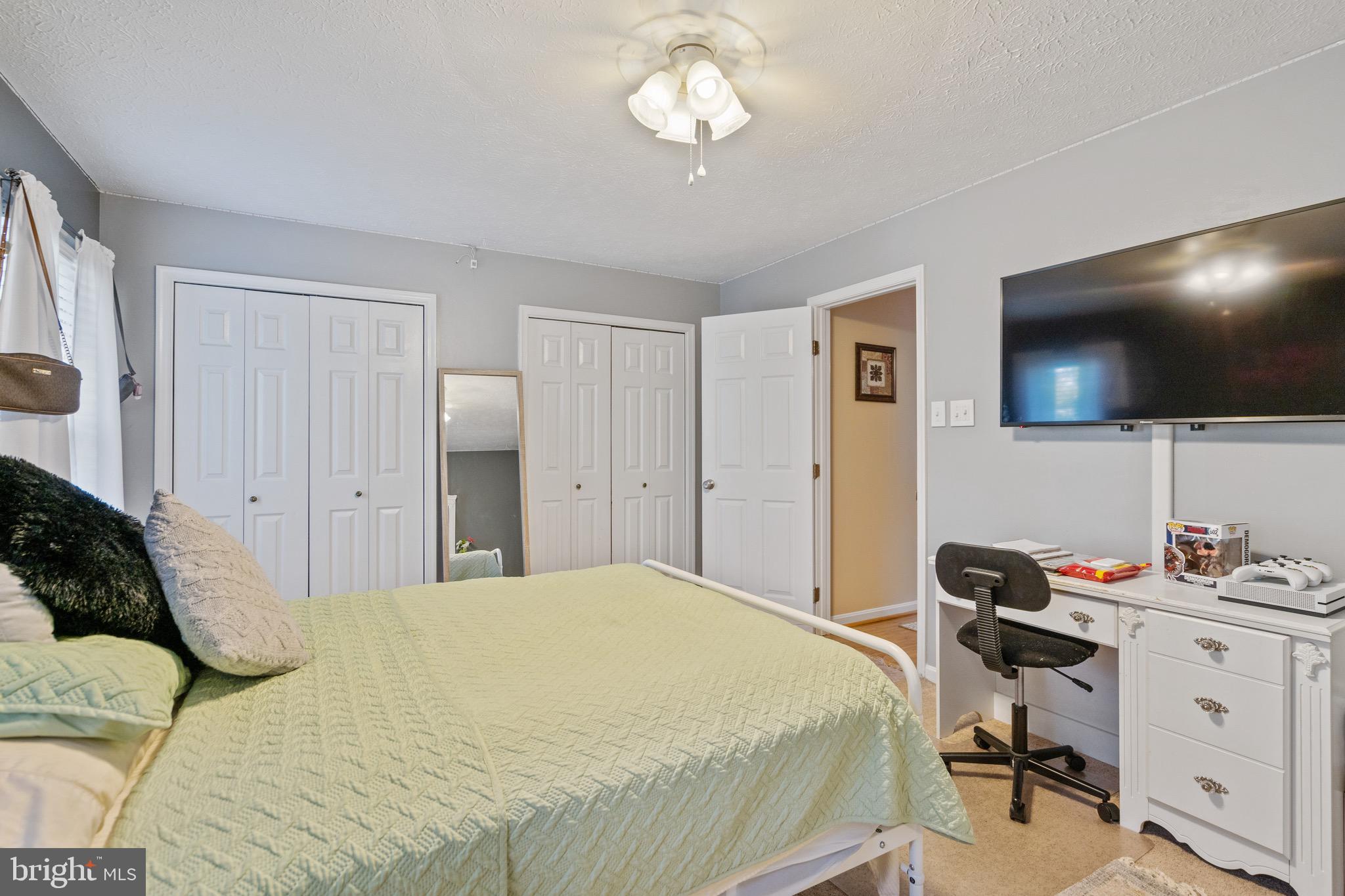 TUDOR SQUARE - Residential