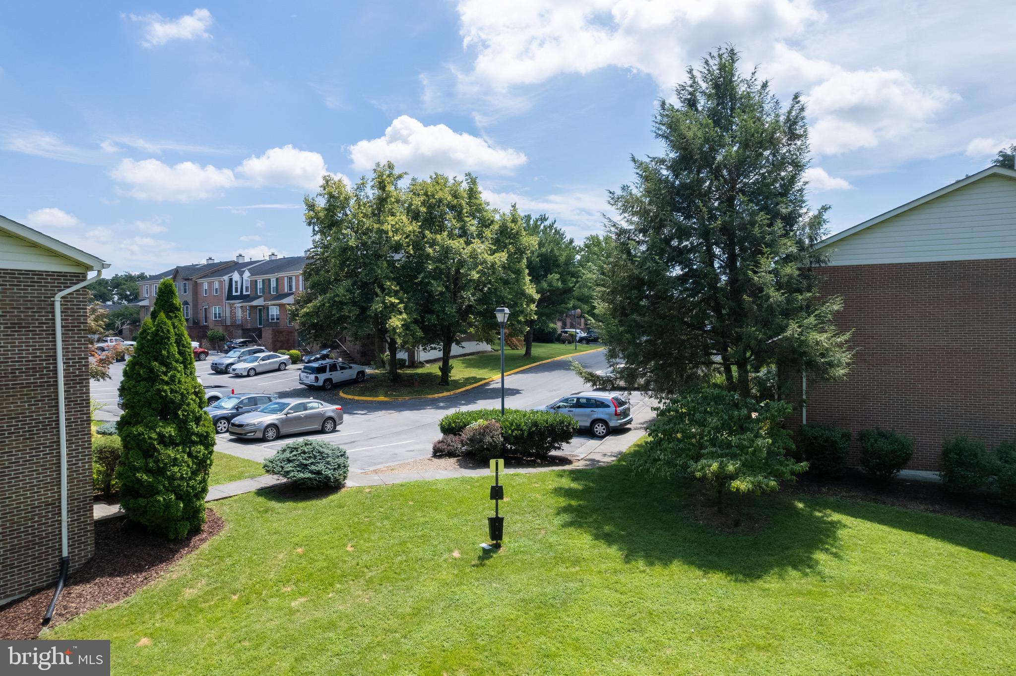 TUDOR SQUARE - Residential
