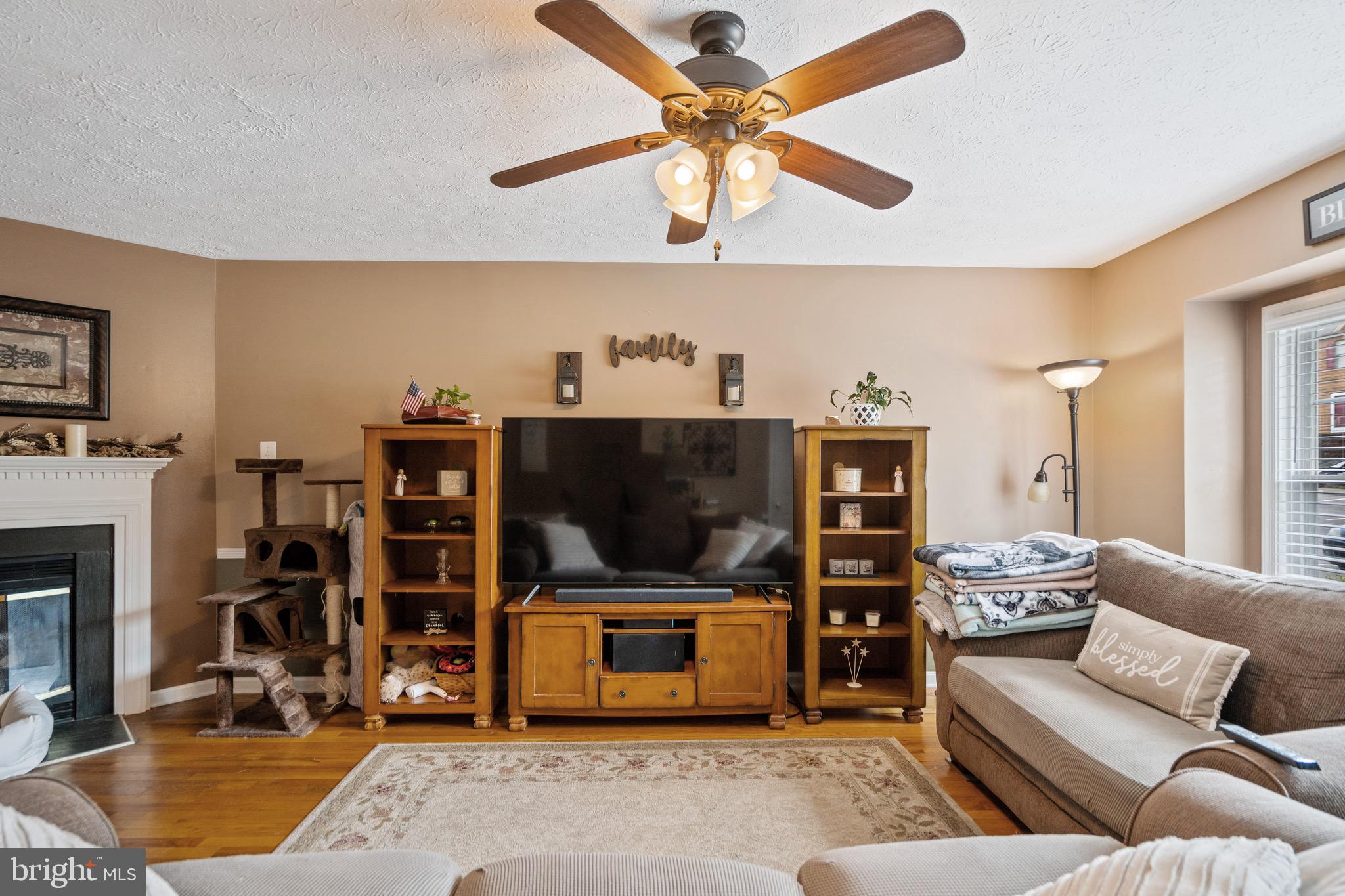 TUDOR SQUARE - Residential