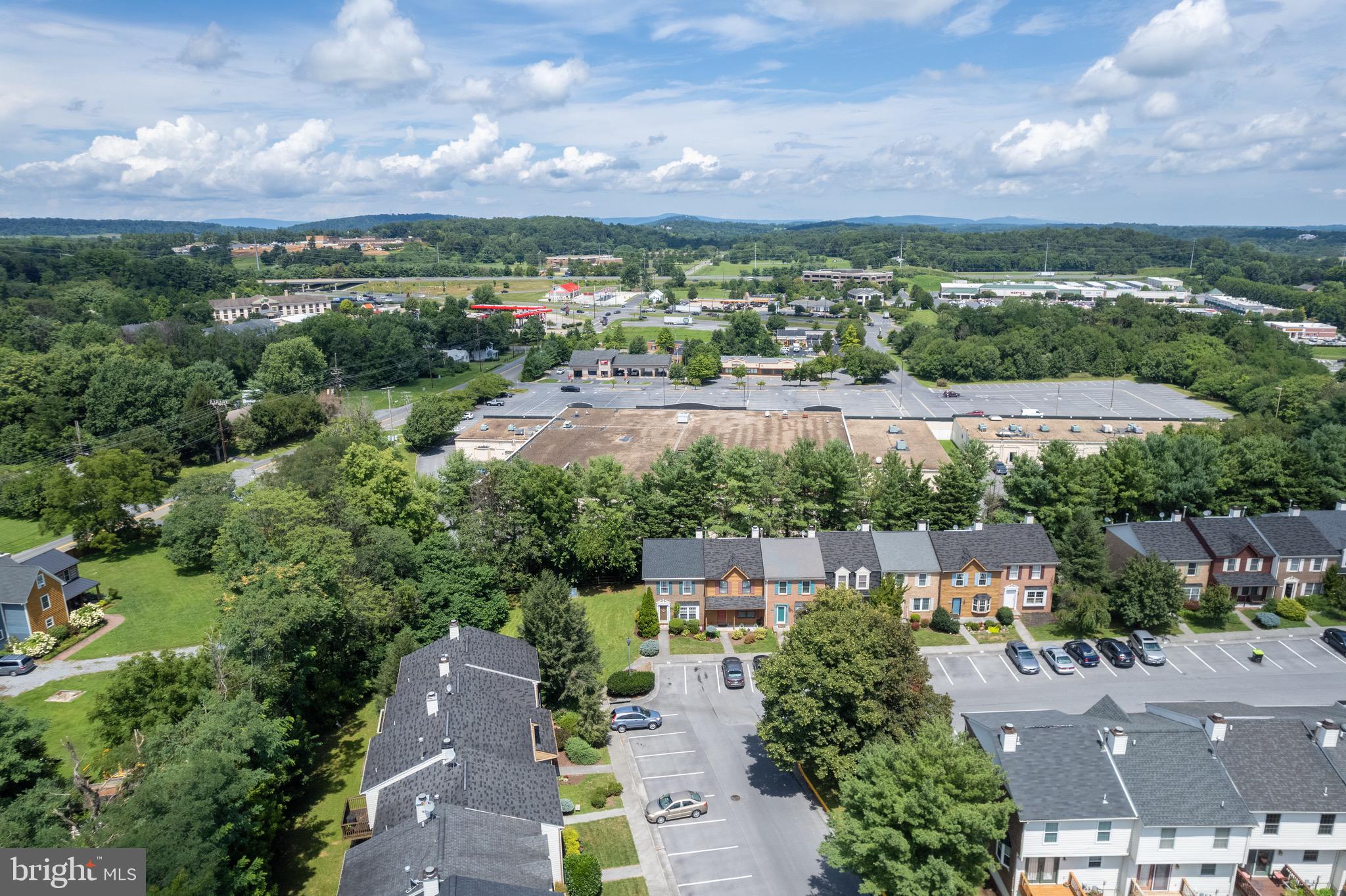 TUDOR SQUARE - Residential