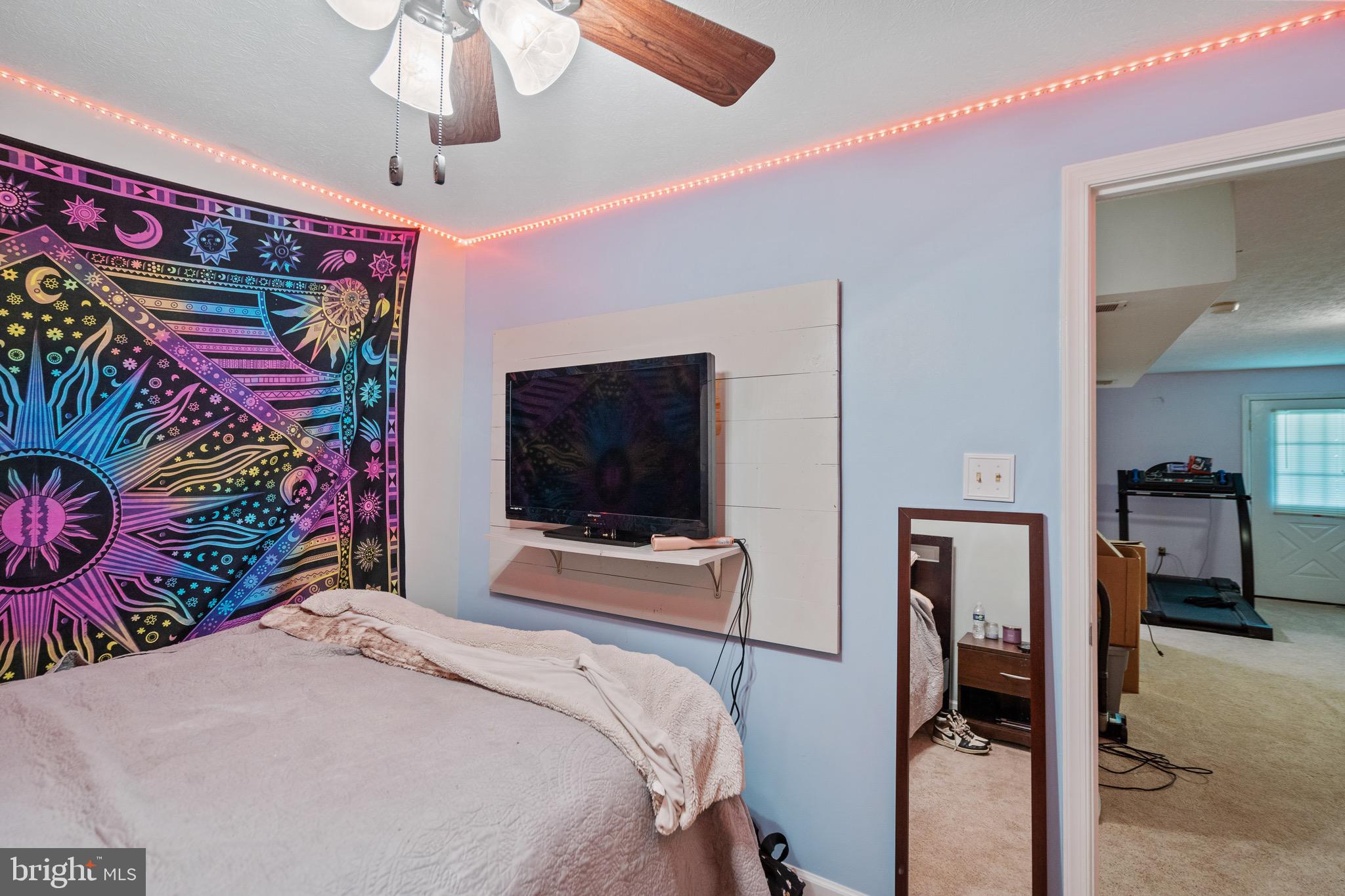 TUDOR SQUARE - Residential