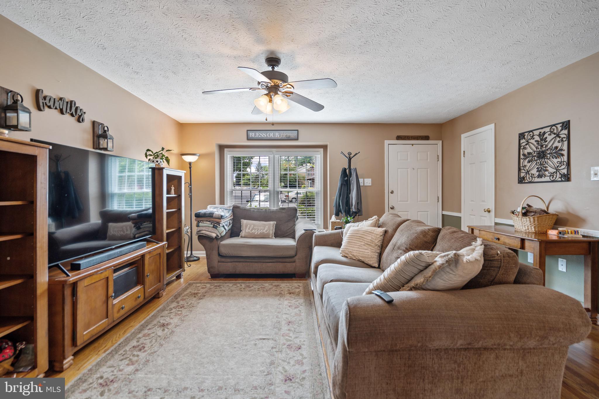 TUDOR SQUARE - Residential