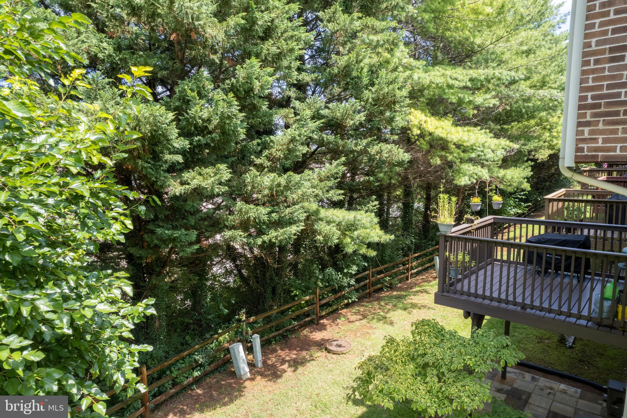 TUDOR SQUARE - Residential