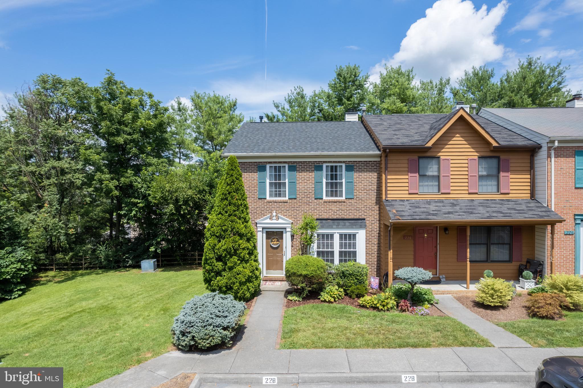 TUDOR SQUARE - Residential