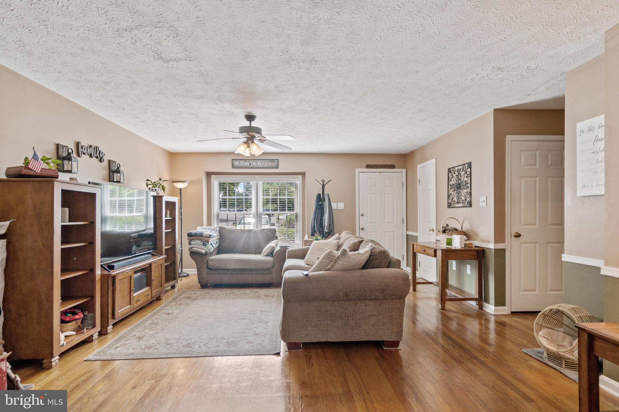 TUDOR SQUARE - Residential