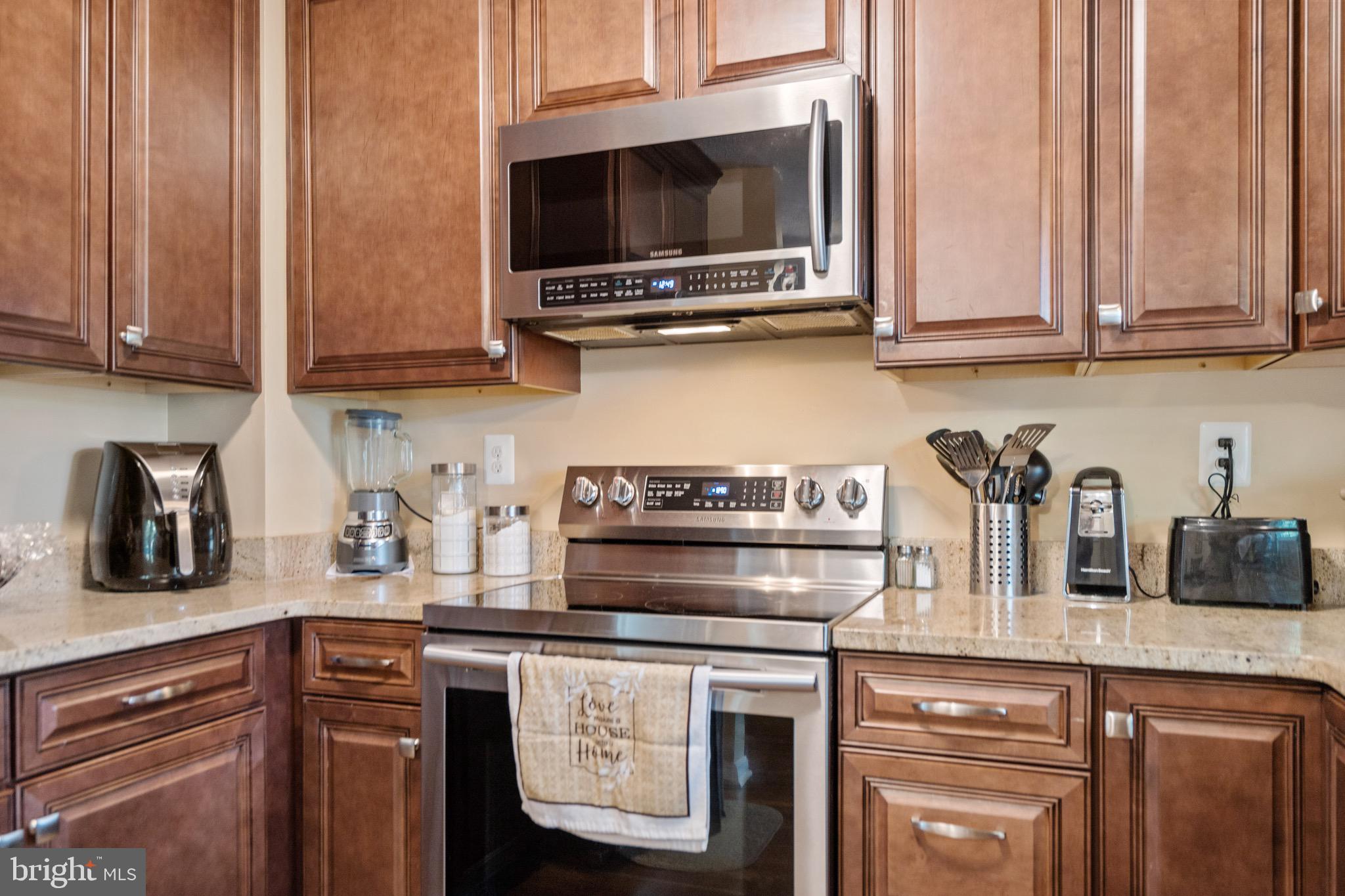 TUDOR SQUARE - Residential