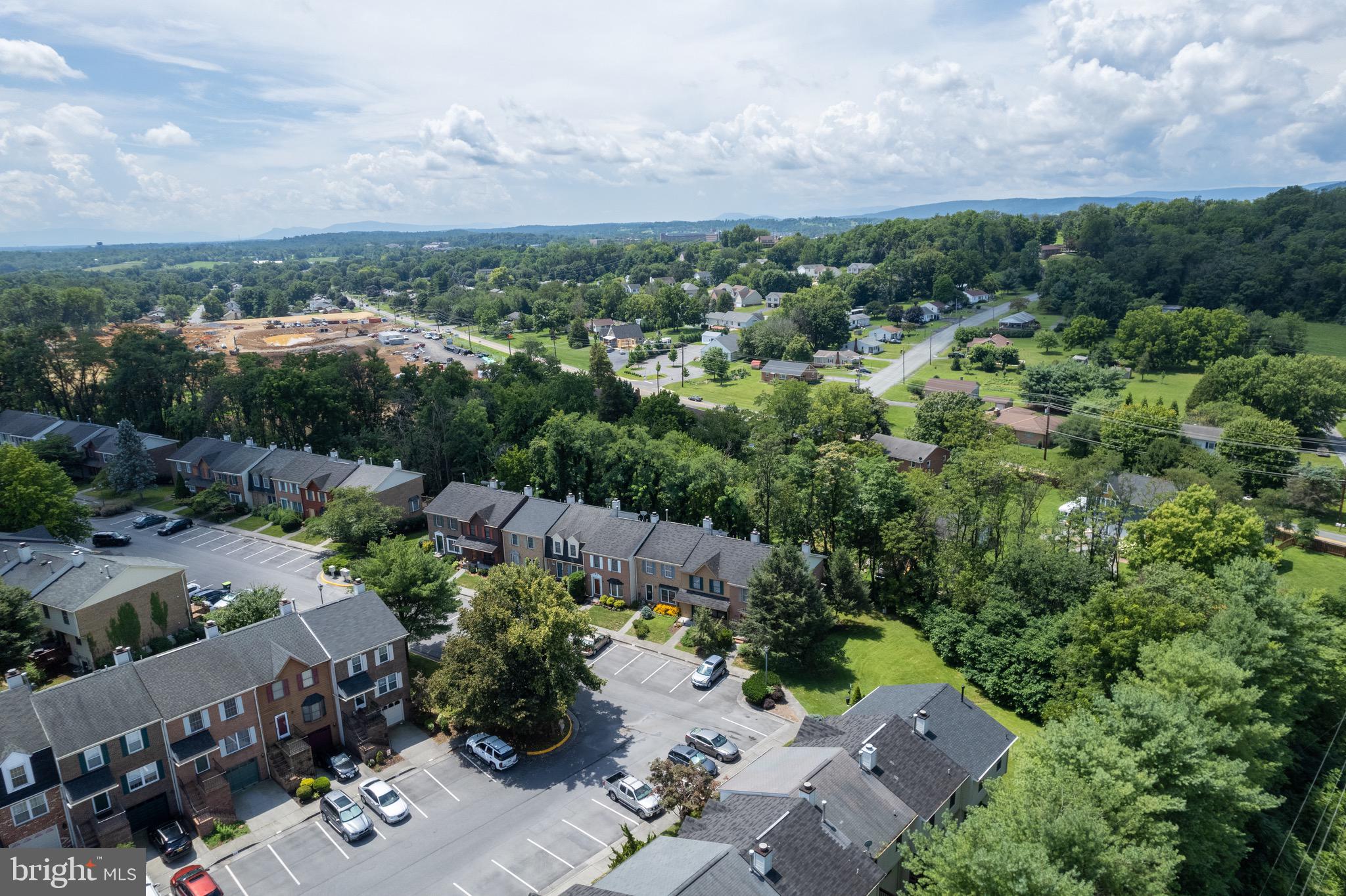TUDOR SQUARE - Residential