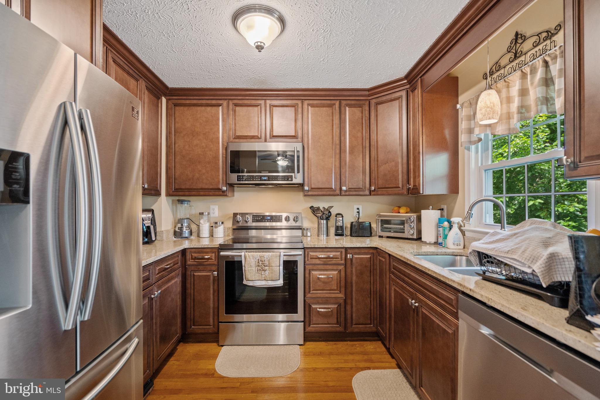 TUDOR SQUARE - Residential