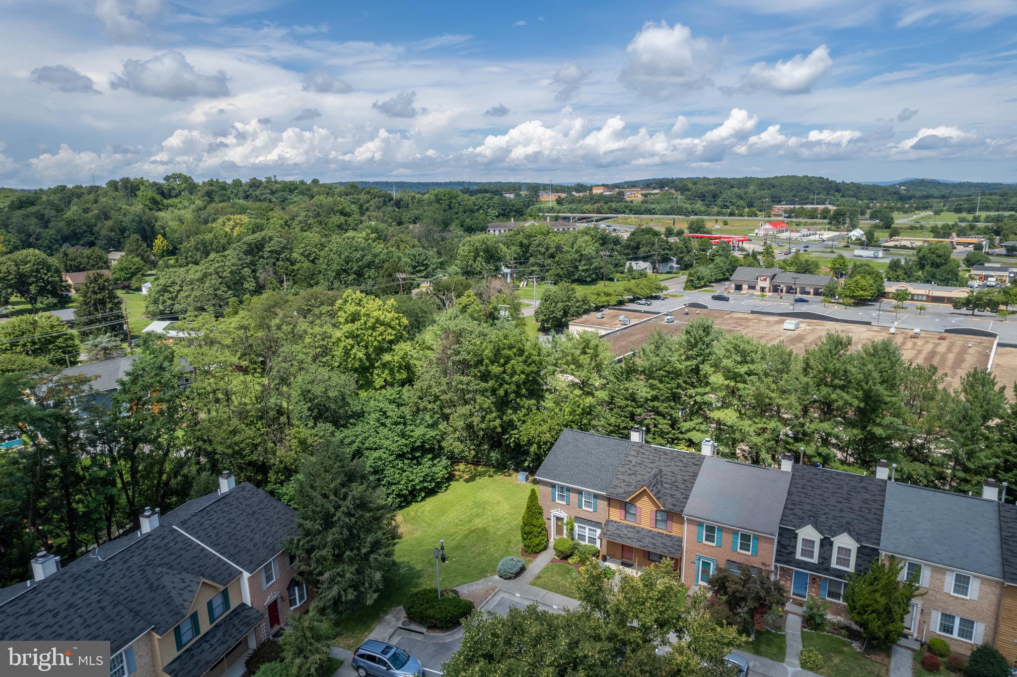 TUDOR SQUARE - Residential