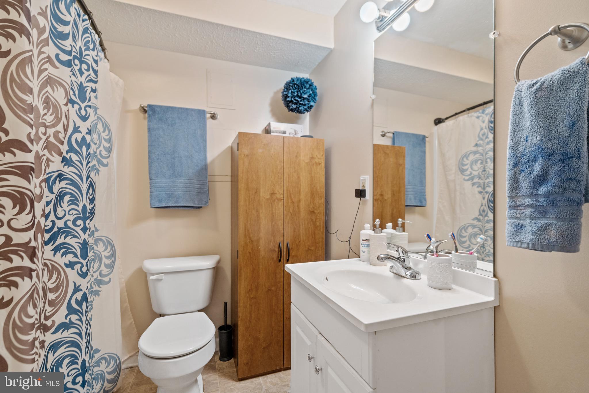 TUDOR SQUARE - Residential