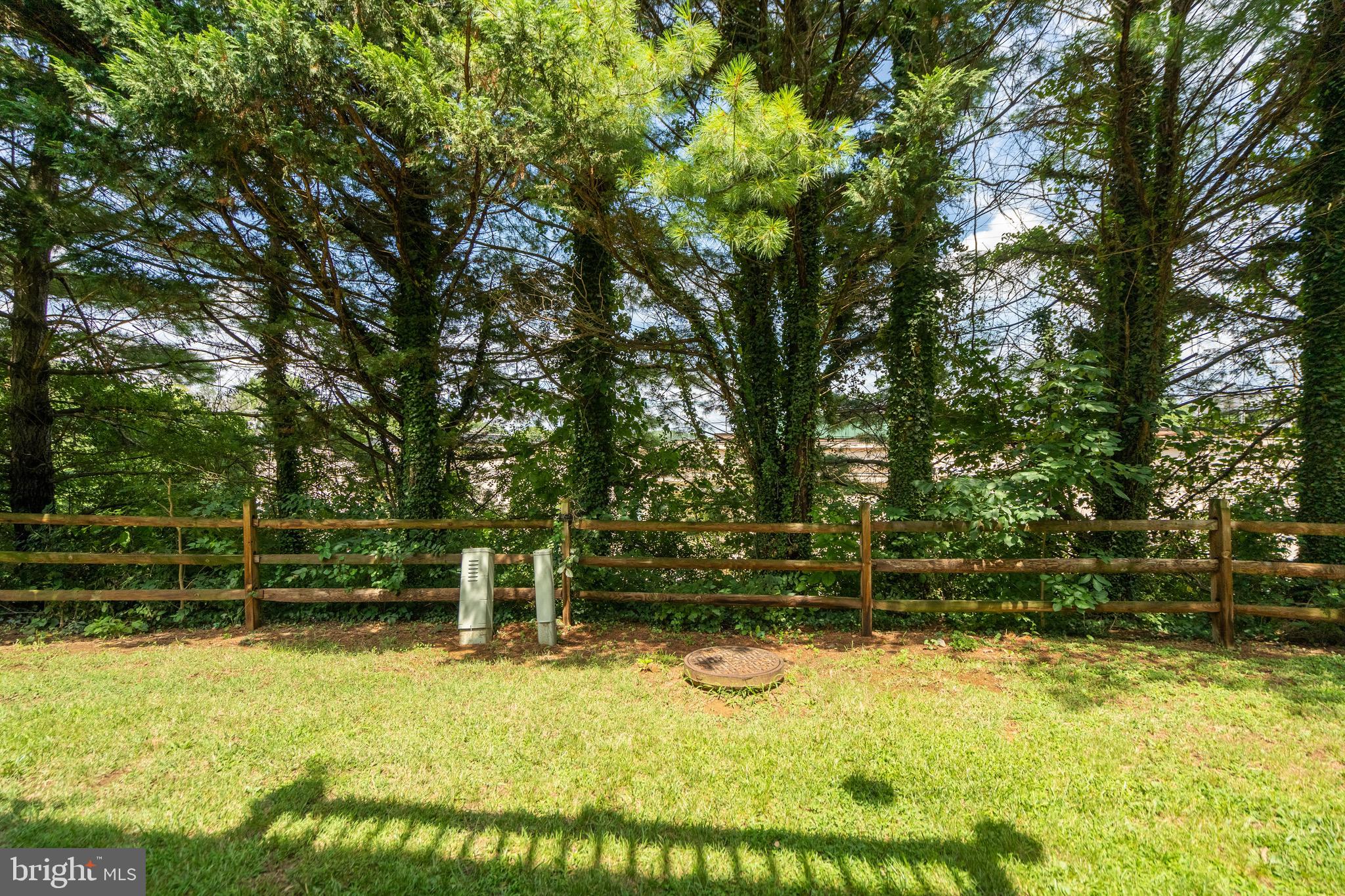 TUDOR SQUARE - Residential