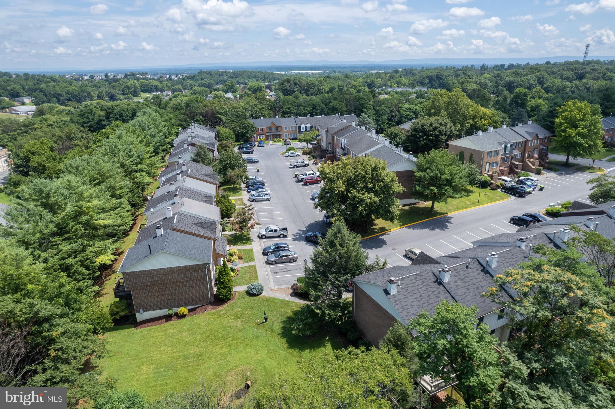 TUDOR SQUARE - Residential