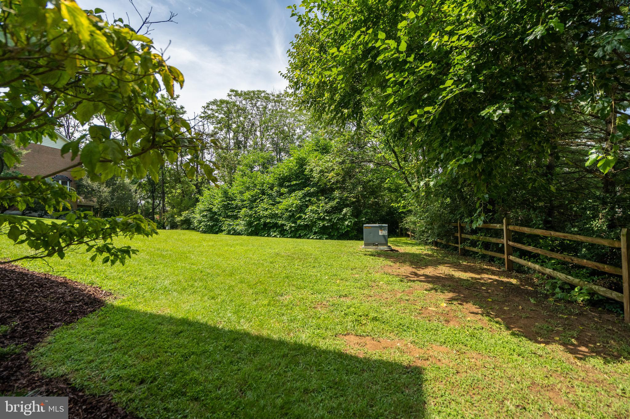 TUDOR SQUARE - Residential