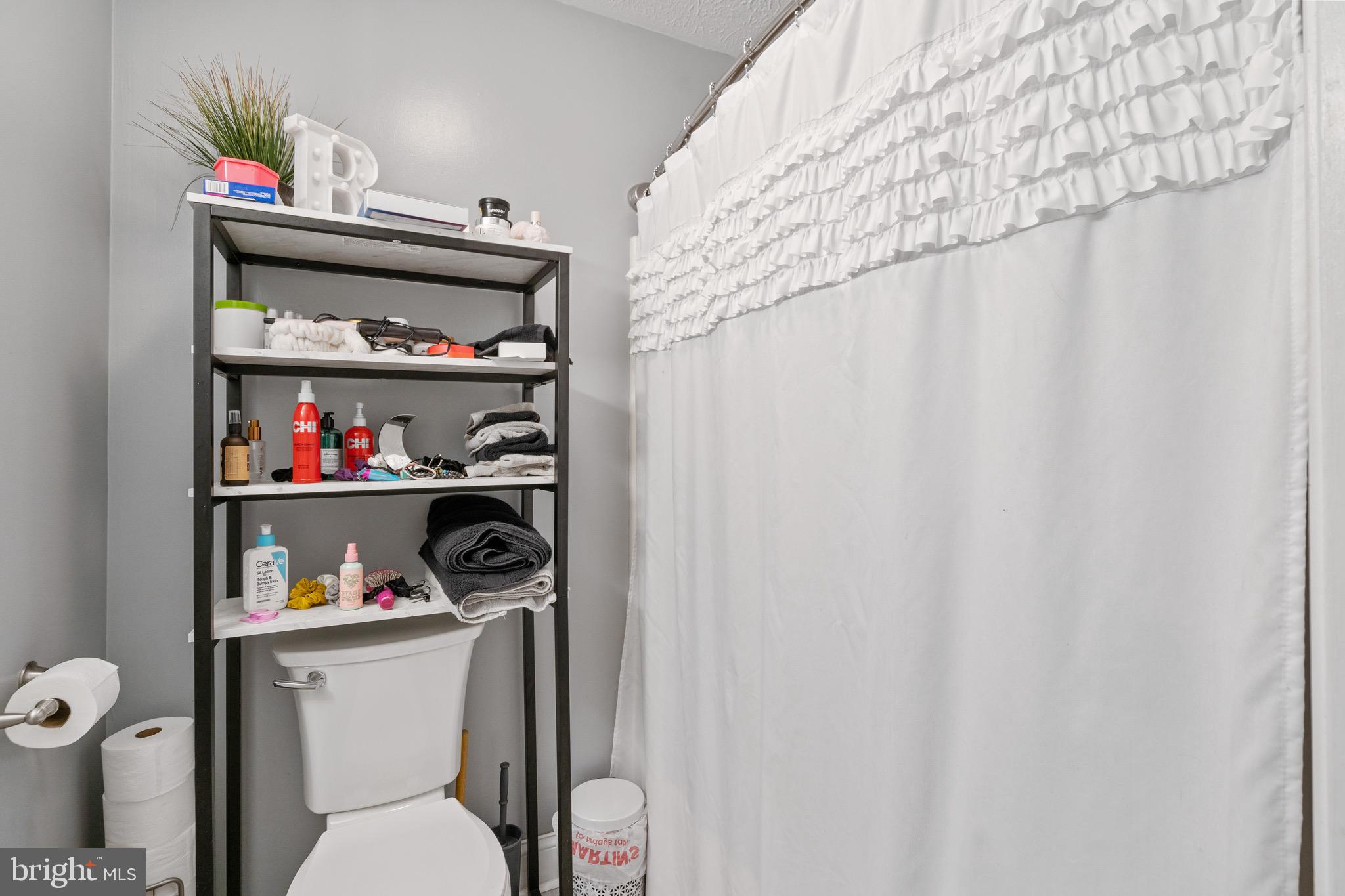 TUDOR SQUARE - Residential