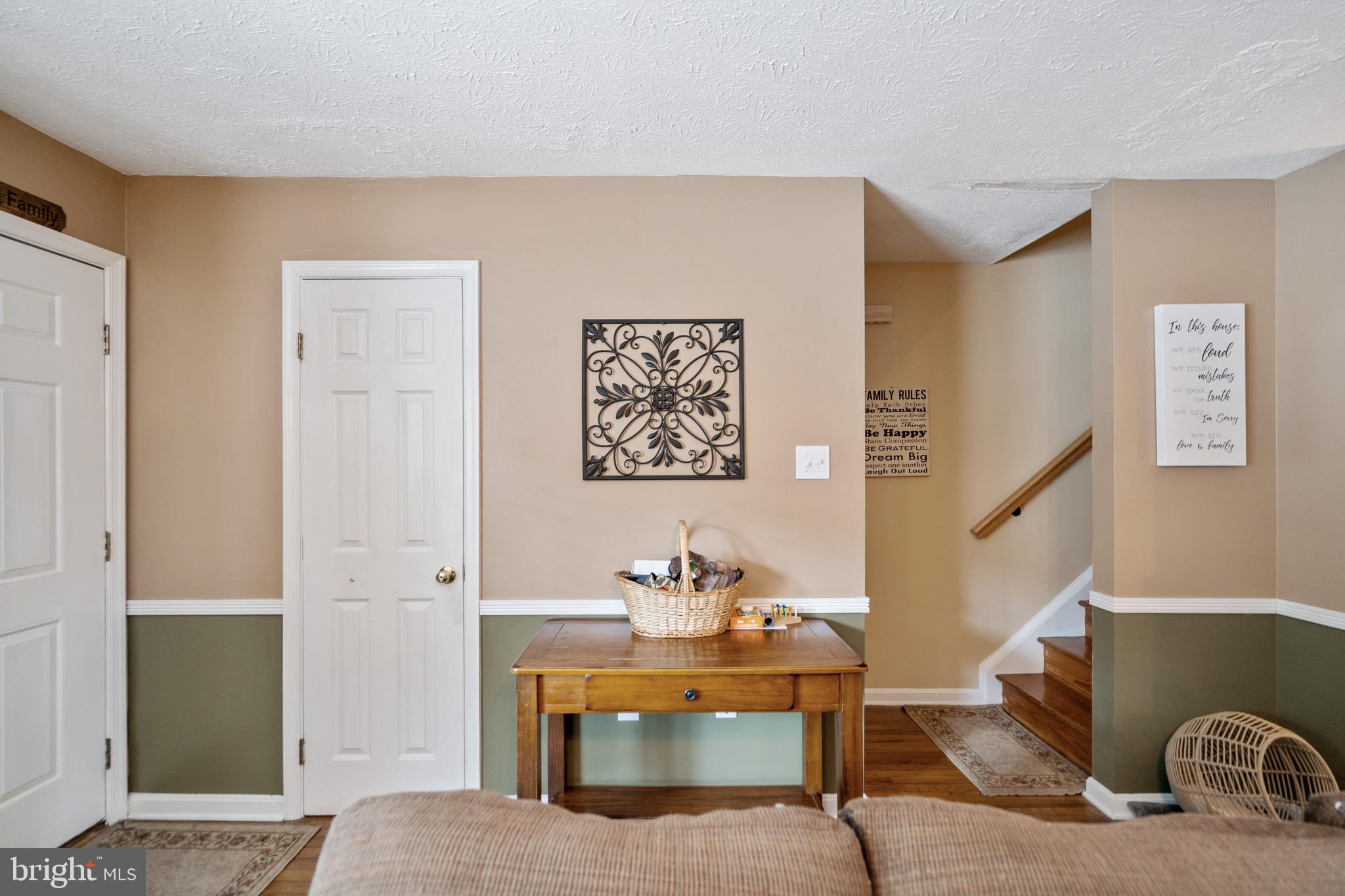 TUDOR SQUARE - Residential