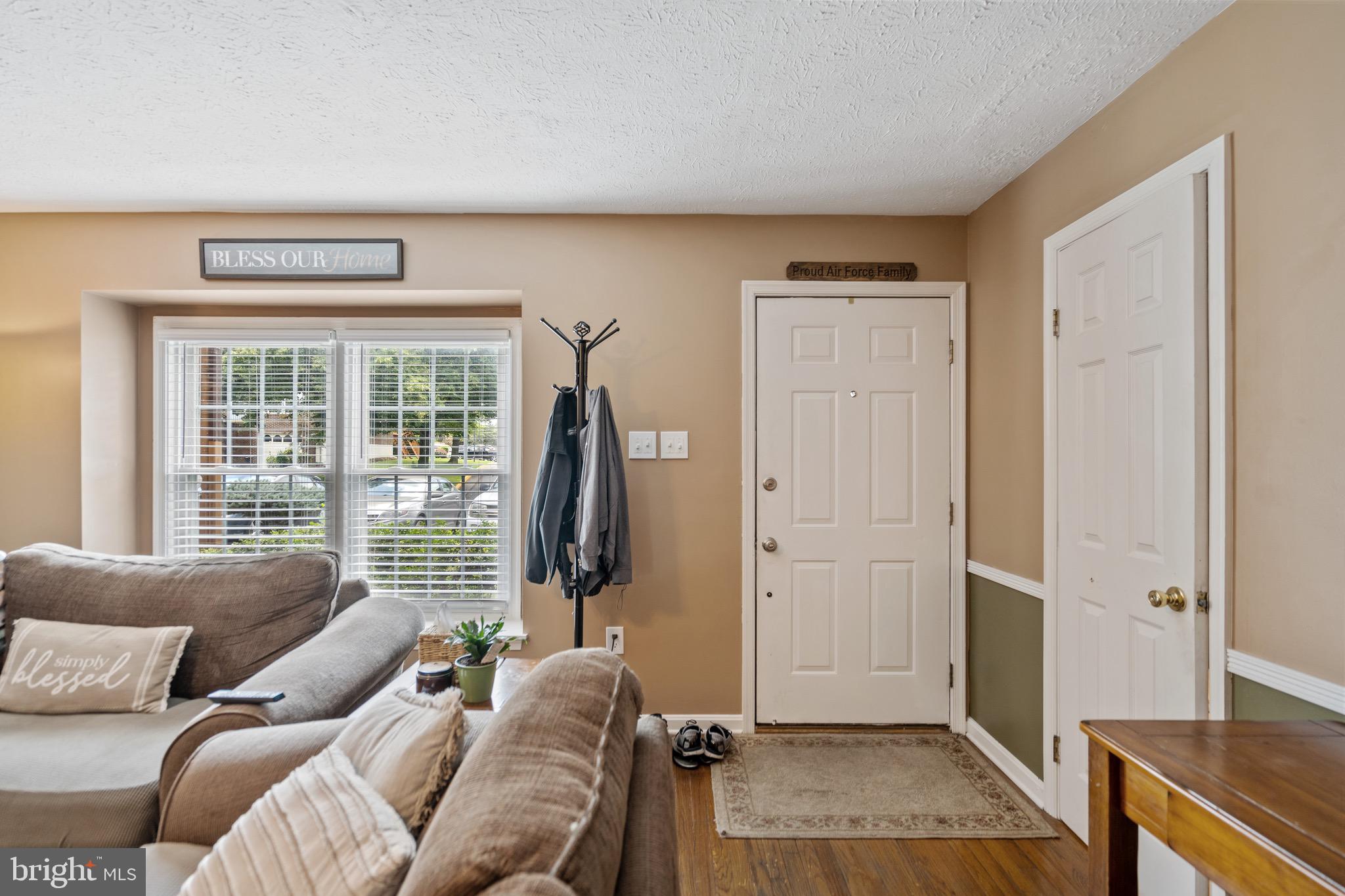 TUDOR SQUARE - Residential