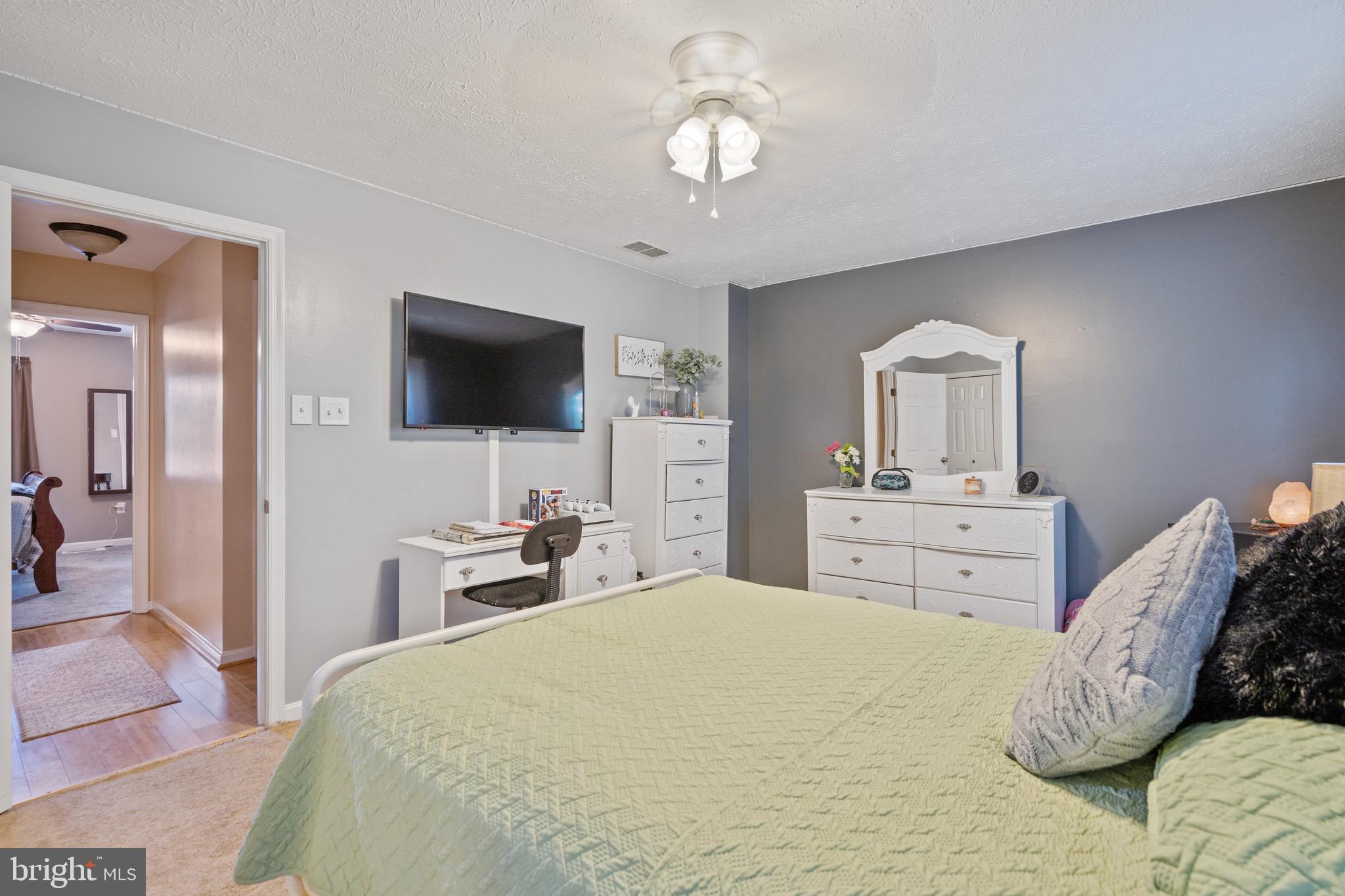 TUDOR SQUARE - Residential