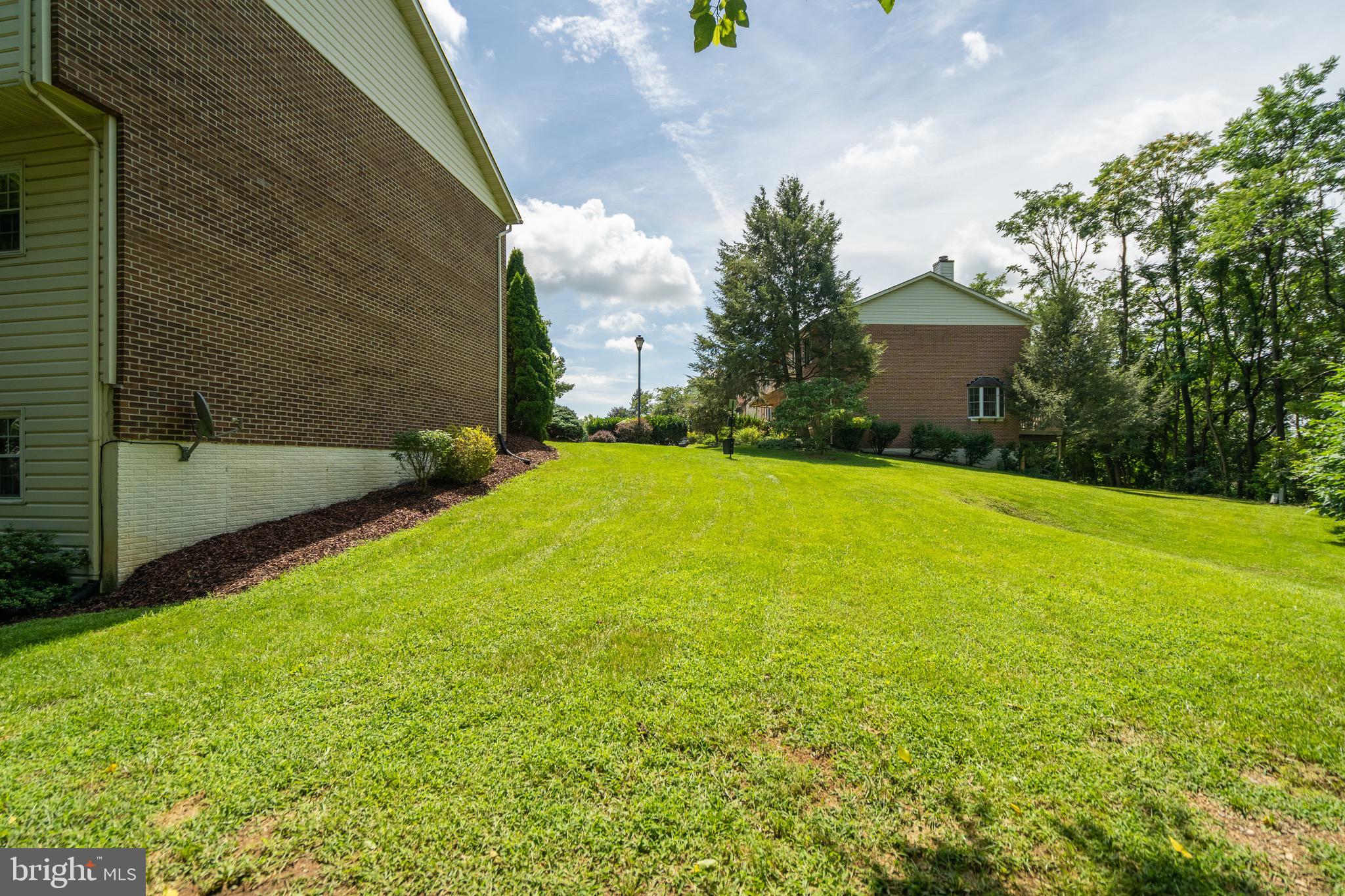 TUDOR SQUARE - Residential
