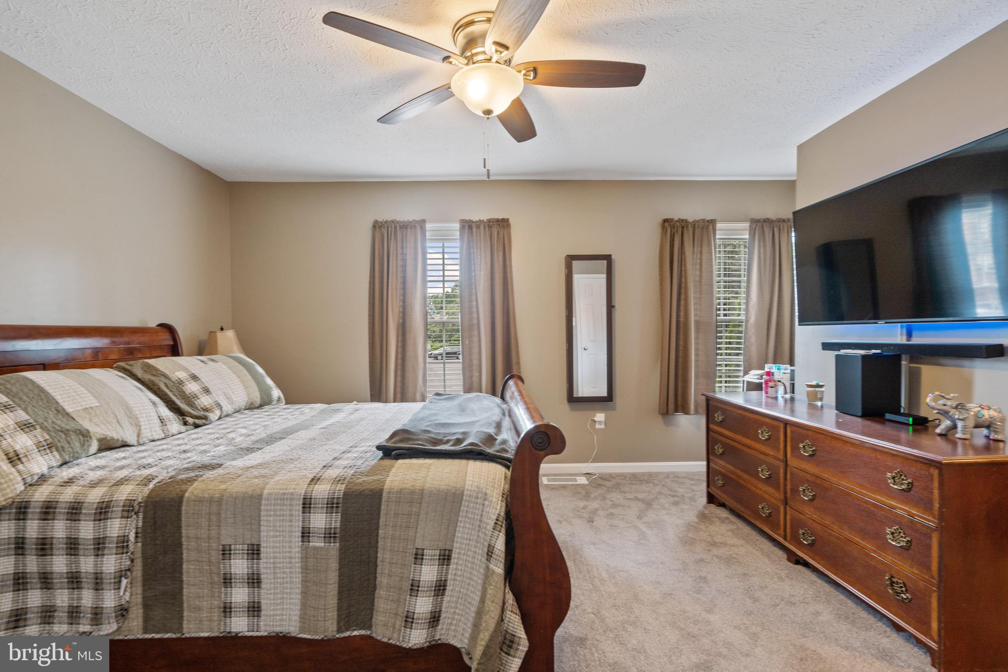 TUDOR SQUARE - Residential