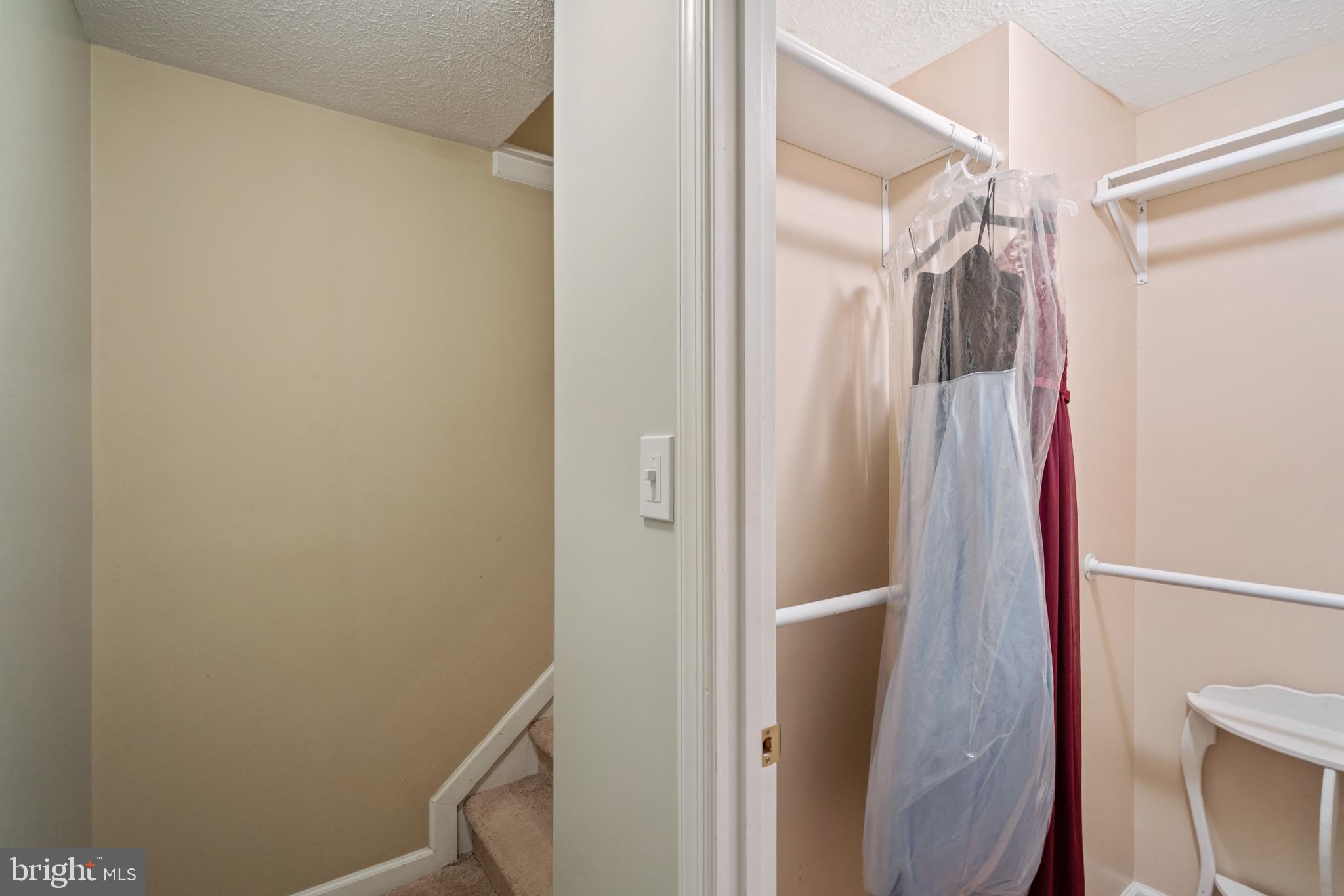 TUDOR SQUARE - Residential