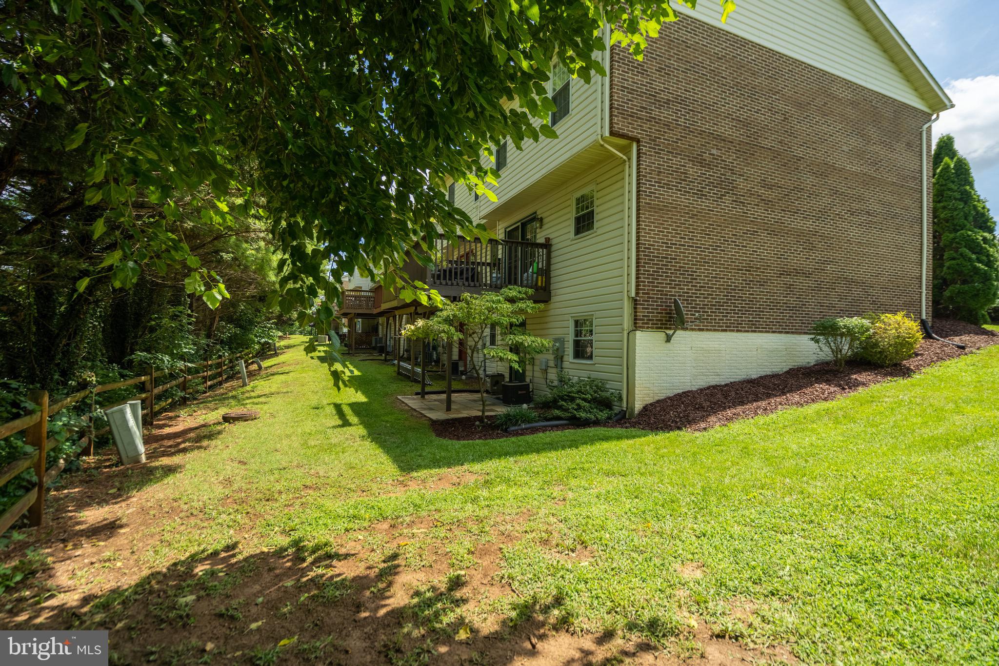 TUDOR SQUARE - Residential