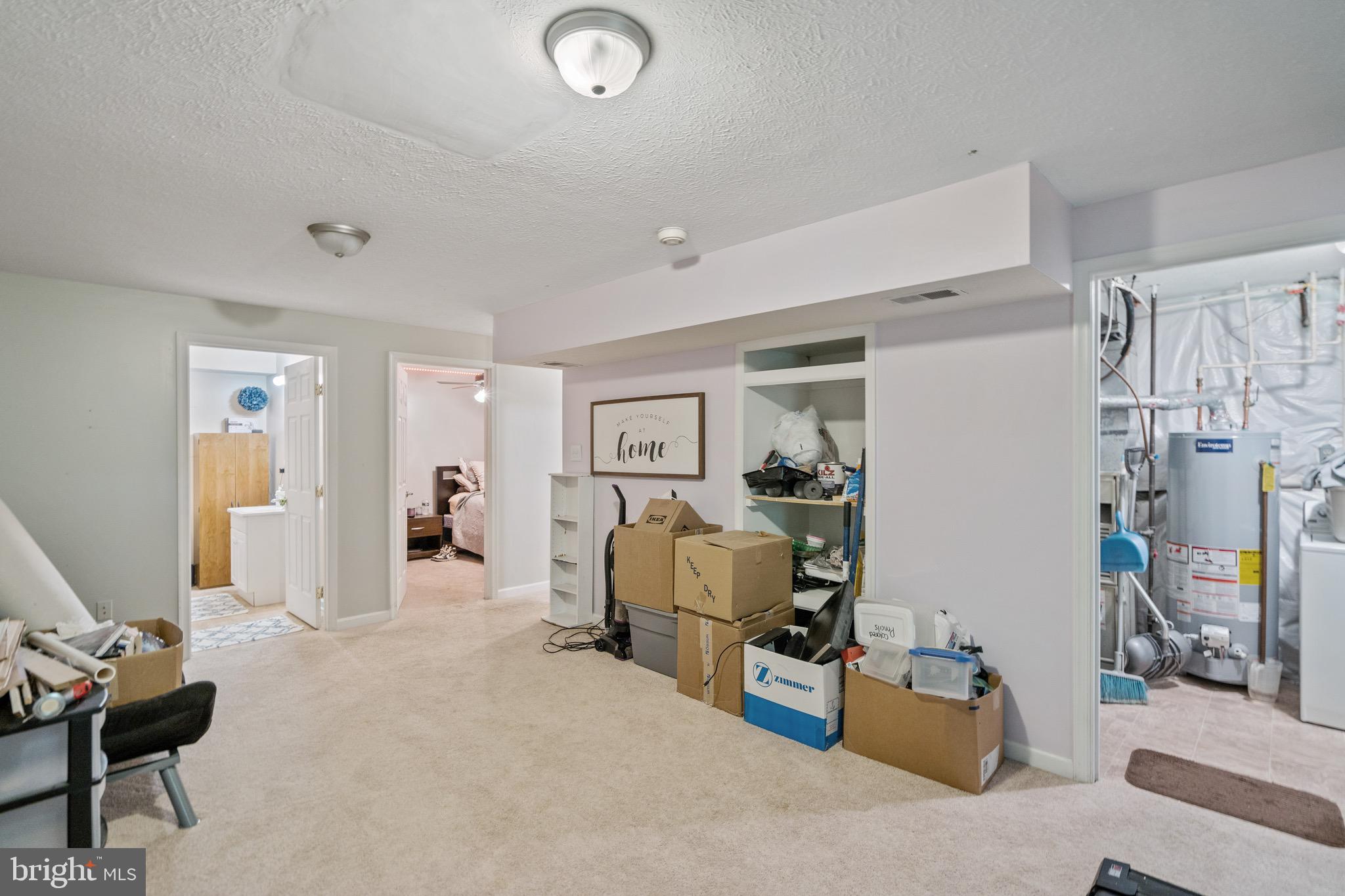 TUDOR SQUARE - Residential