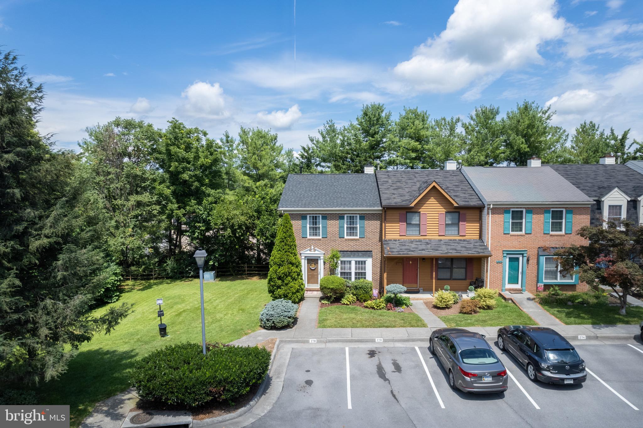 TUDOR SQUARE - Residential