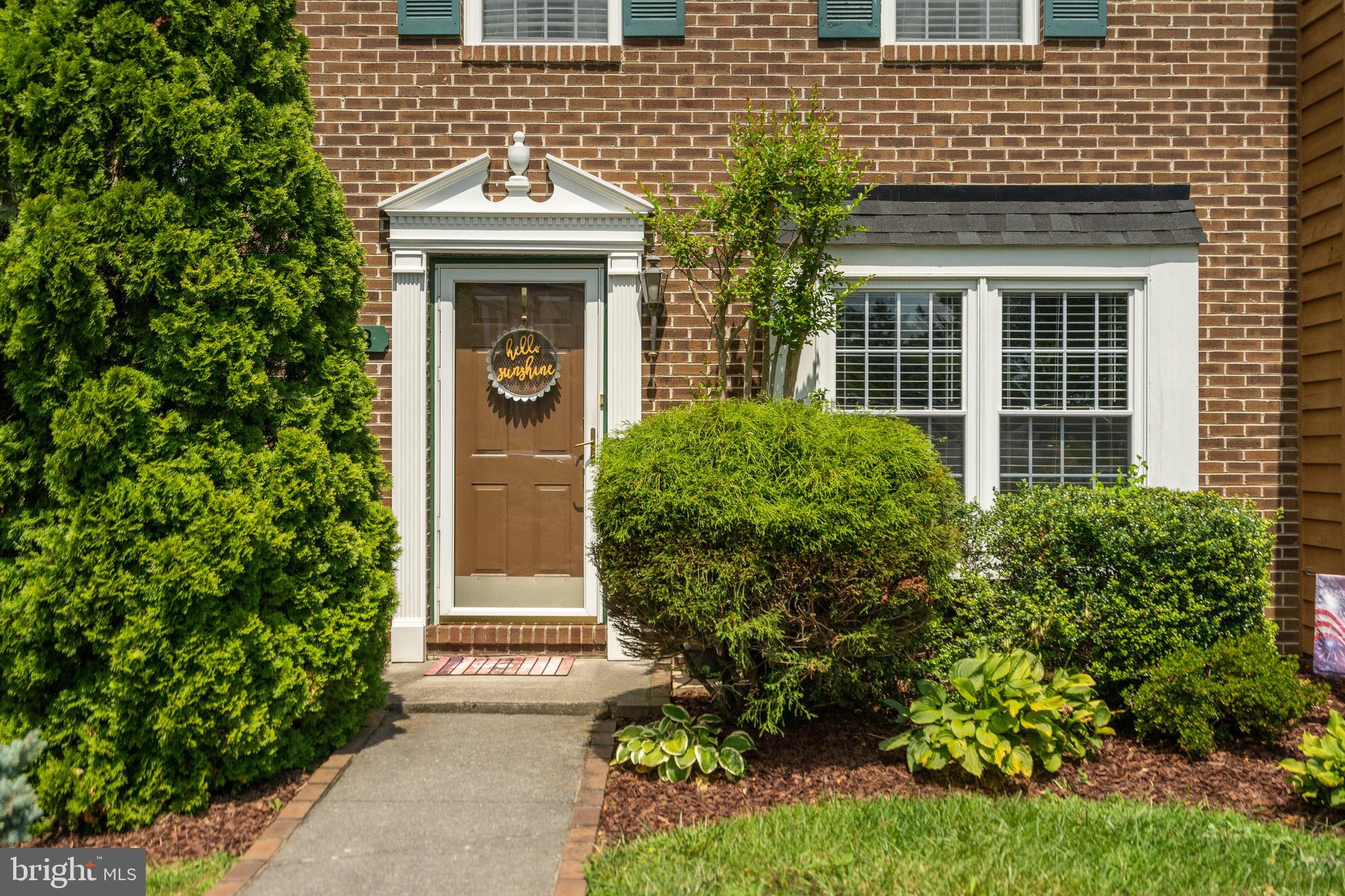 TUDOR SQUARE - Residential