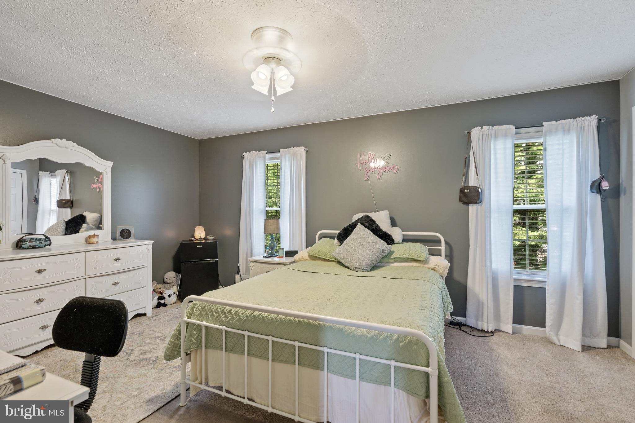 TUDOR SQUARE - Residential